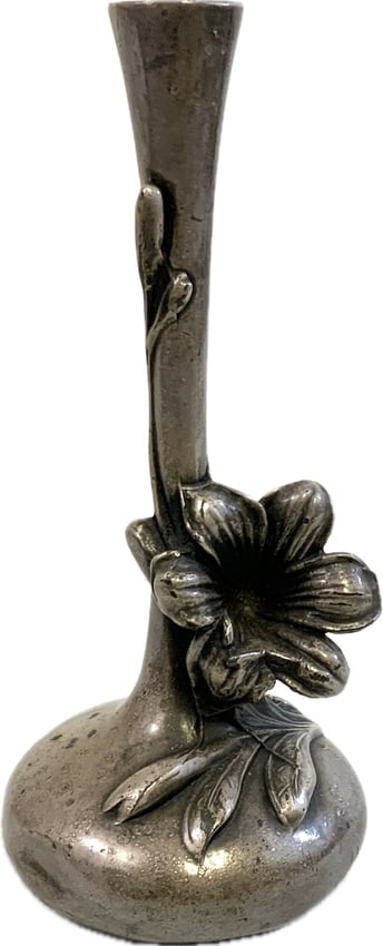 ANTIQUE RUSSIAN SILVER PLATED FLOWER DECORATED VASE: ANTIQUE RUSSIAN SILVER PLATED FLOWER DECORATED VASE. BEAUTIFUL PIECE . CIRCA 19TH CENTURY. 6" TALL.