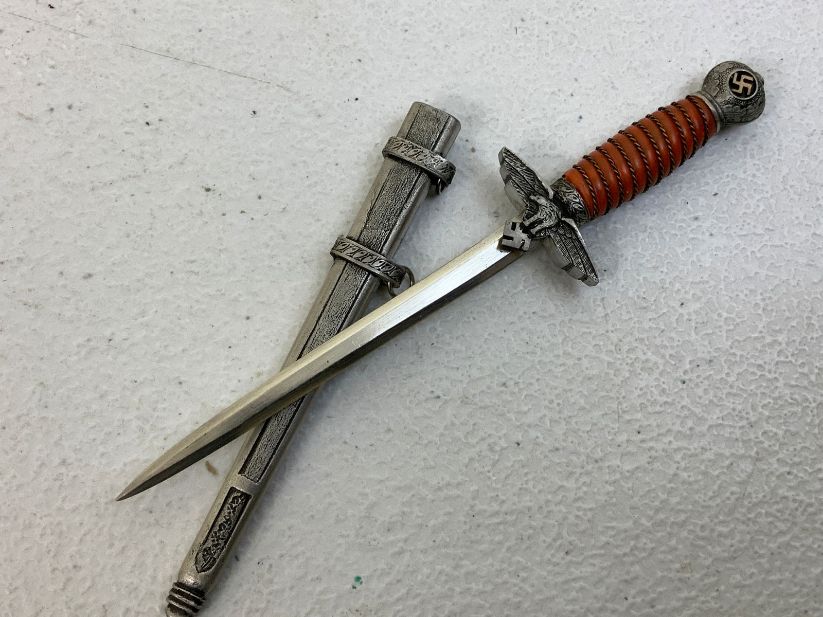 MINIATURE COLLECTABLE GERMAN LUFTWAFFE OFFICER DAGGER - 2