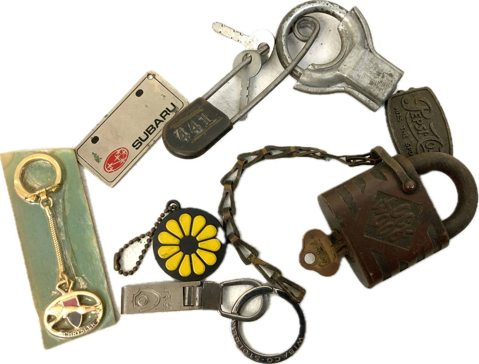 VINTAGE OLD LOCKS WITH KEYS AND KEYCHAINS: VINTAGE OLD LOCKS WITH KEYS AND KEYCHAINS.NICE LOT.