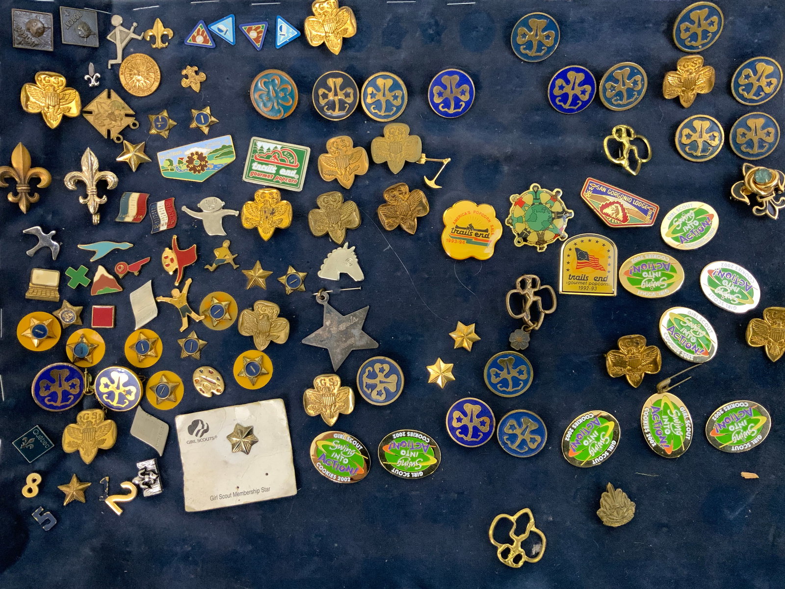 VINTAGE USA GIRL SCOUT PINS AND BADGES (1 of 1)