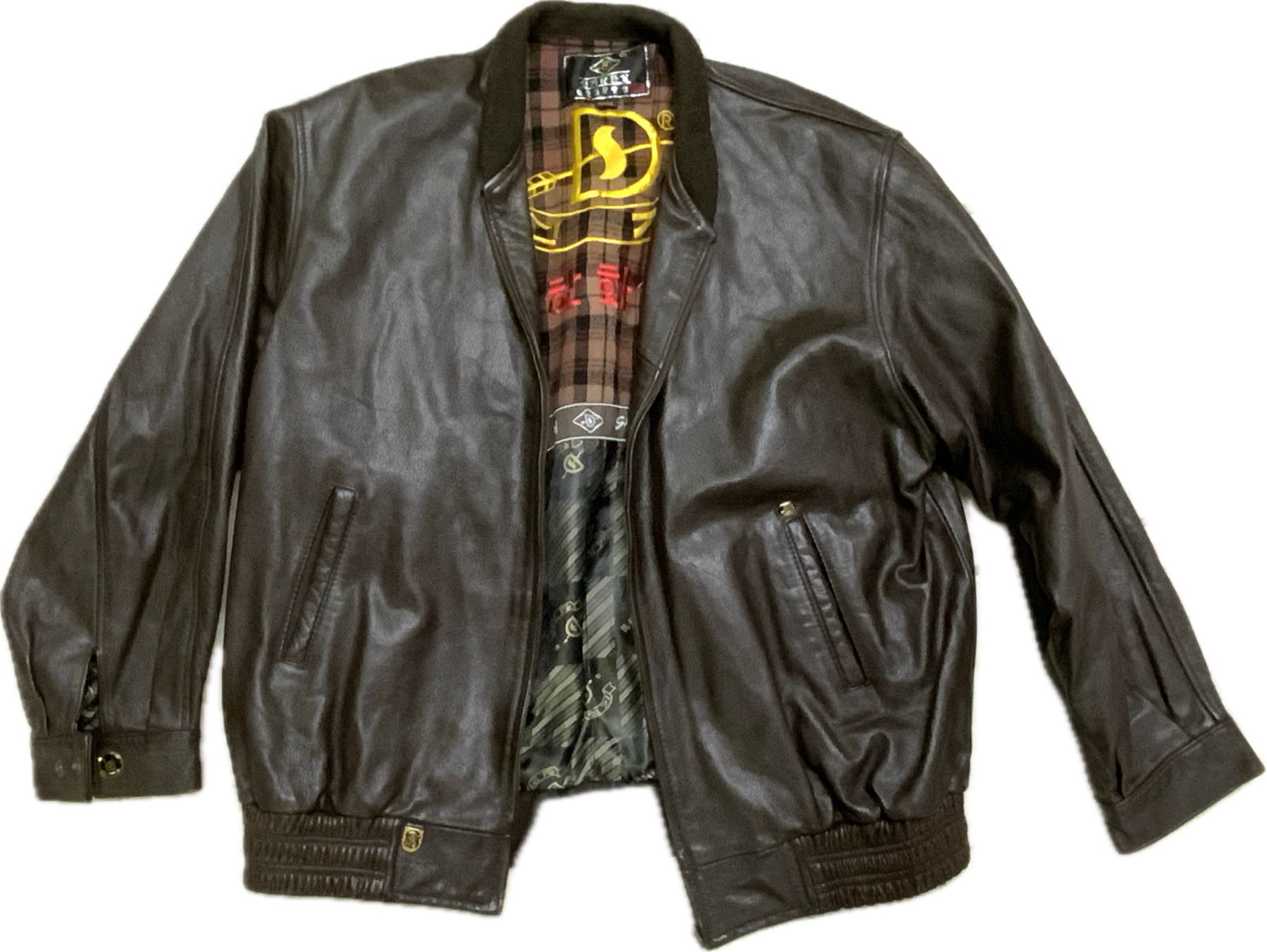 BROWN LEATHER BOMBER STYLE JACKET: BROWN LEATHER BOMBER STYLE JACKET.SLIGHTLY USED. GREAT CONDITION. 3XL SIZE.