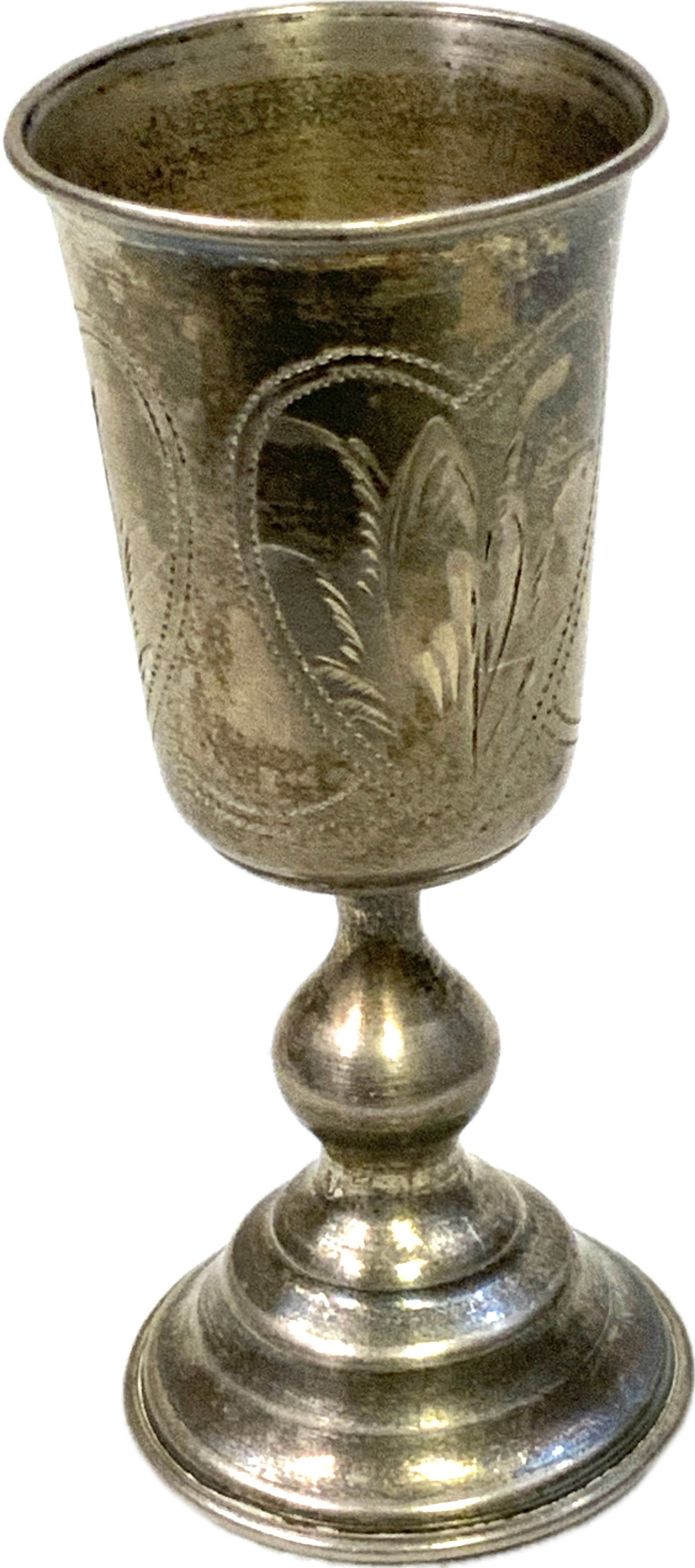 ANTIQUE RUSSIAN 84 SILVER JUDAICA KIDDUSH CUP: ANTIQUE RUSSIAN 84 SILVER JUDAICA KIDDUSH CUP. DECORATING ENGRAVINGS. HALLMARKED. 3 1/4" TALL AND APPROX. 1 3/8" DIAM.