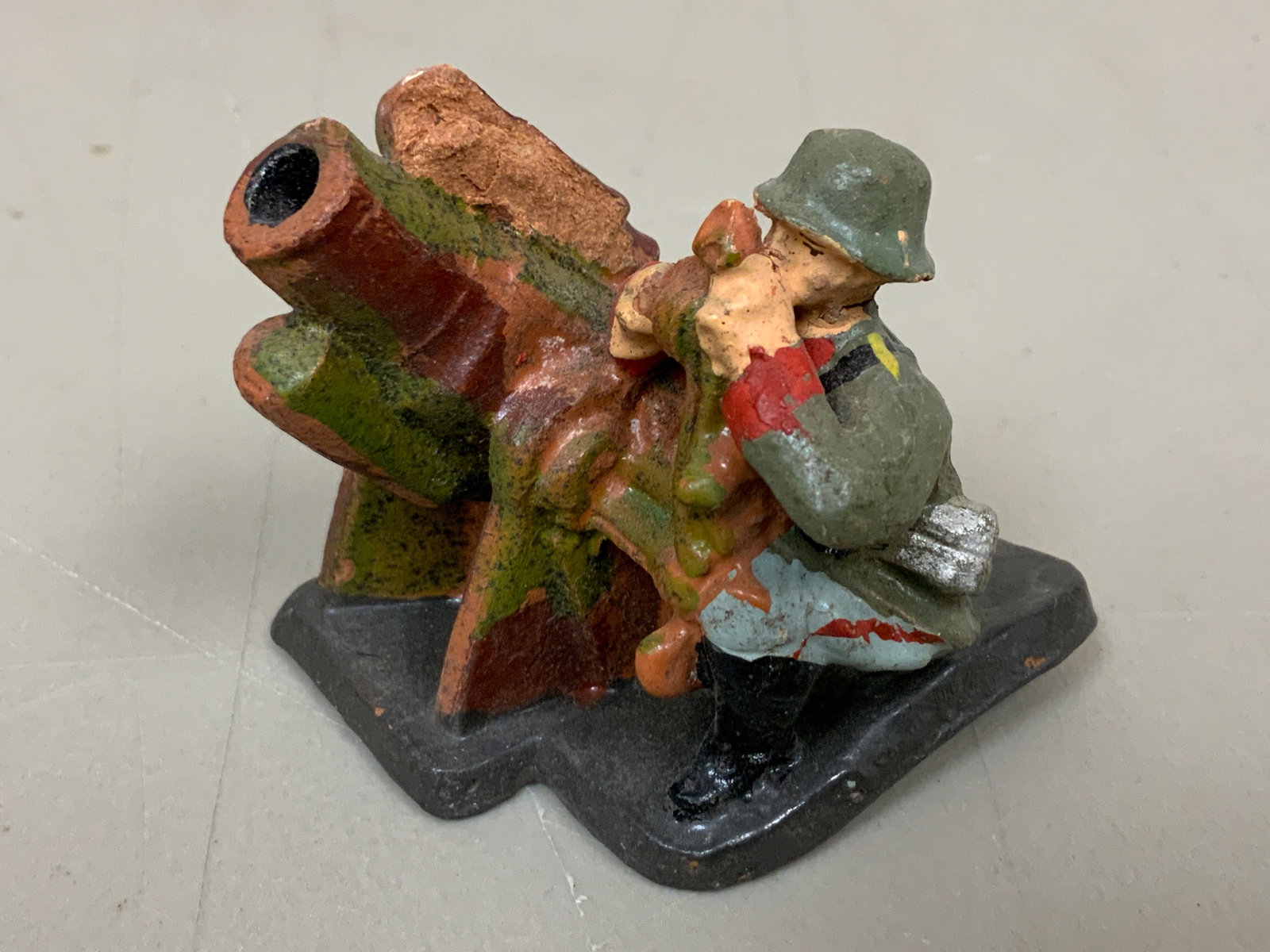 GERMAN NAZI PERIOD LINEOL / ELASTOLIN TOY SOLDIER (1 of 2)
