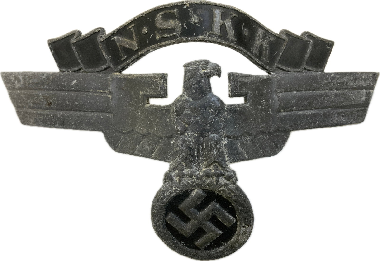 GERMANY THIRD REICH NSKK LEATHER MOTORCYCLE CRUSH HELMET EAGLE: GERMANY THIRD REICH NSKK LEATHER MOTORCYCLE CRUSH HELMET EAGLE.SECOND MODEL EAGLE INSIGNIA. MOUNTING PRONGS INTACT. SOME OXIDATION BUT STILL GOOD CONDITION.