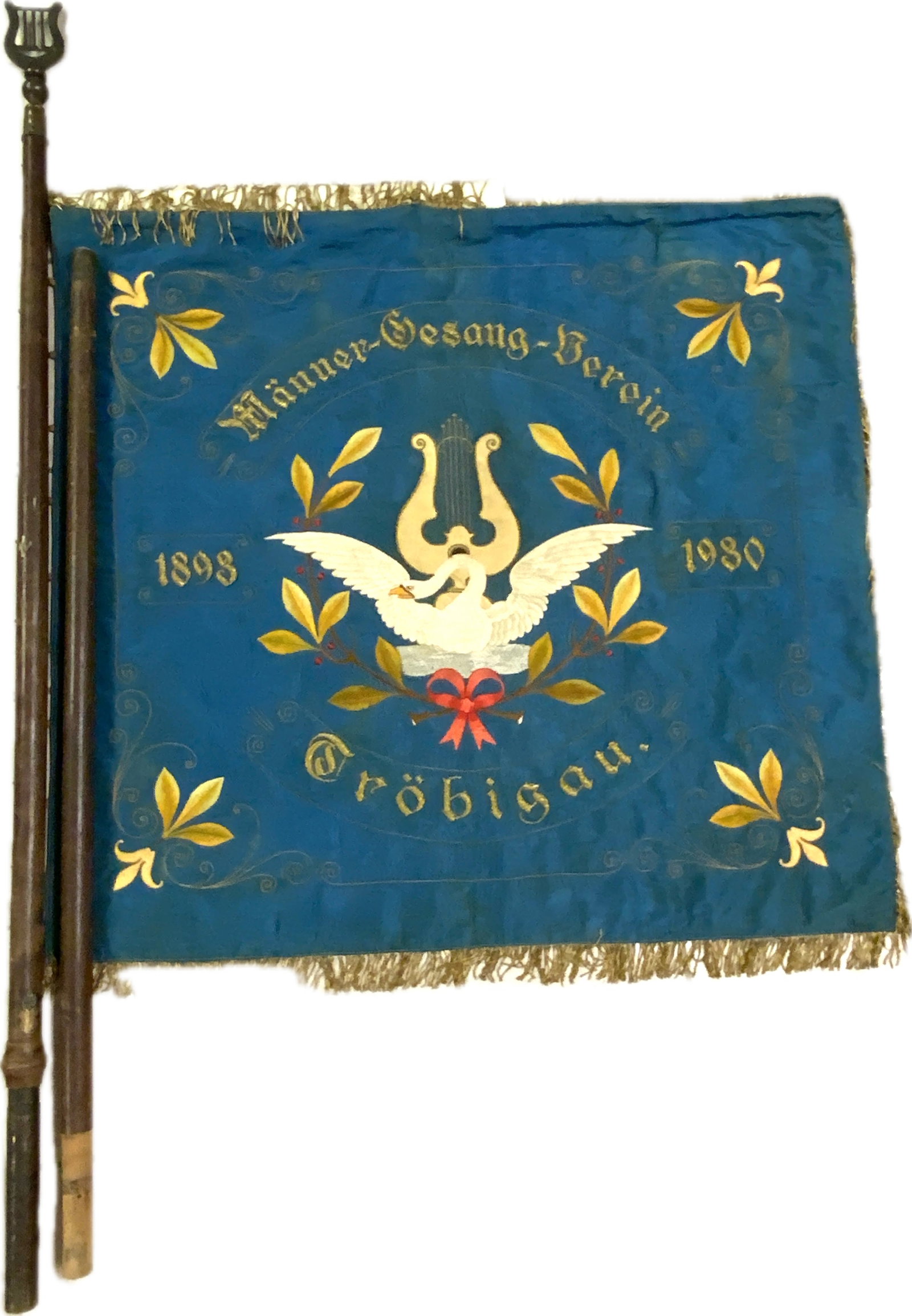 1930 GERMAN SINGERS SOCIETY DOUBLE SIDED EMBROIDERED BANNER WITH POLE.: 1930 GERMAN SINGERS SOCIETY DOUBLE SIDED EMBROIDERED BANNER WITH POLE.Magnificent piece. This is rare German singers' society banner (a Gesangverein).45" x 41" size with fringes. Complete 2 piece