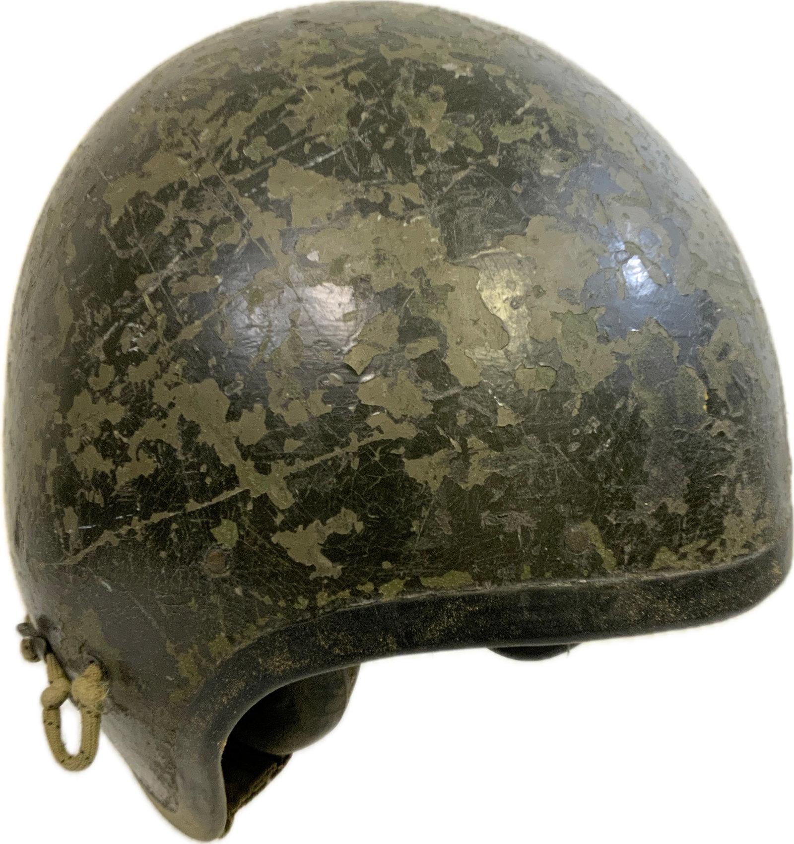 U.S. VIETNAM WAR T56-6 BONE DOME TANKER HELMET: U.S. VIETNAM WAR T56-6 BONE DOME TANKER HELMET.WELL USED CONDITION. ORIGINAL PAINT.