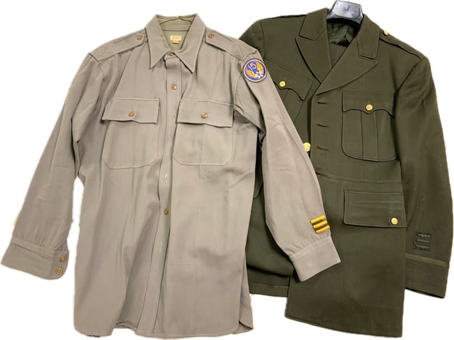 WWII U.S. AIR FORCE OFFICERS UNIFORM TUNIC, TROUSERS AND SHIRT: WWII U.S. AIR FORCE OFFICERS UNIFORM TUNIC, TROUSERS AND SHIRT.ALL GOOD CONDITION. TUNIC HAS ALL INSIGNIA REMOVED.