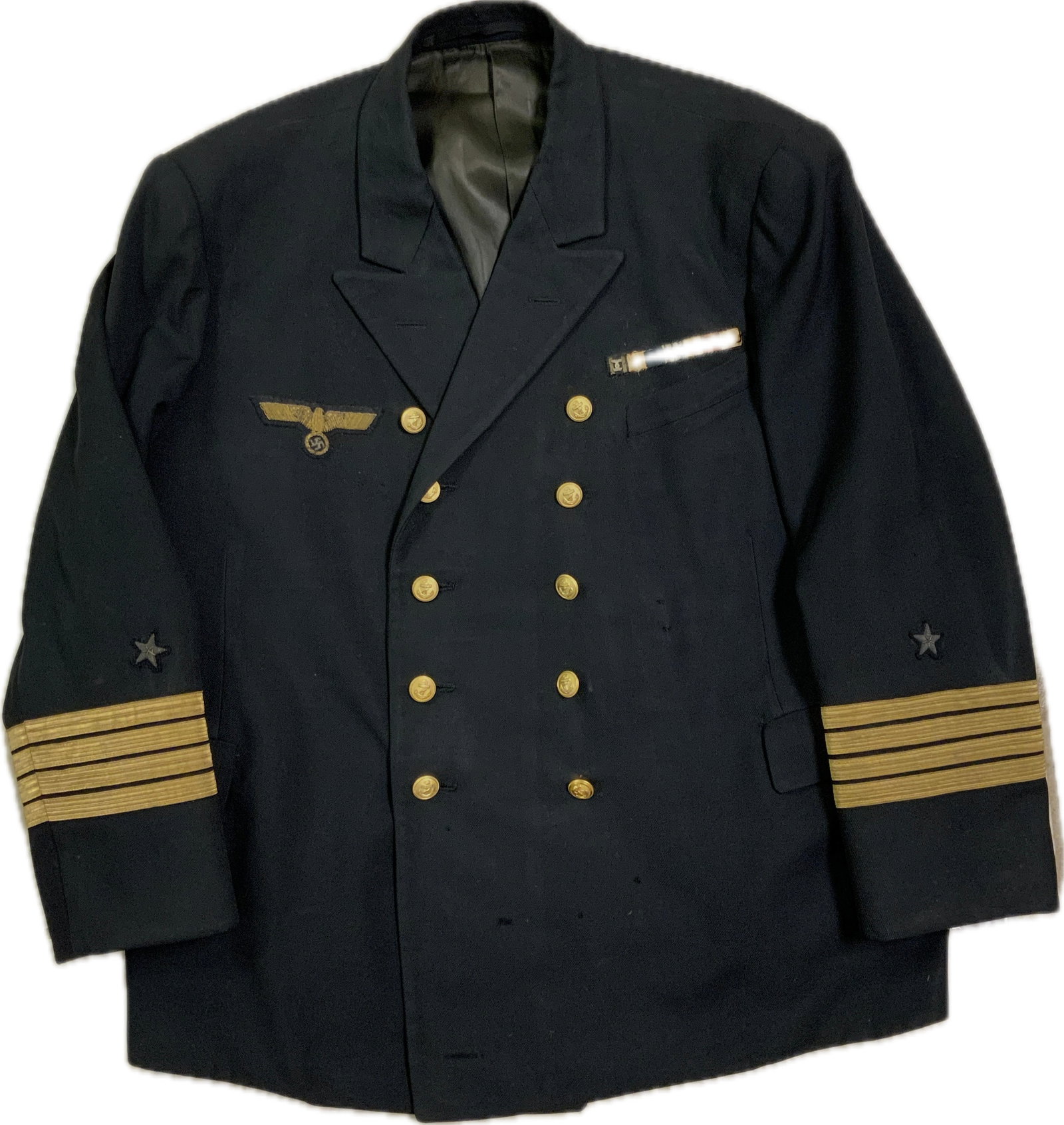 WWII GERMAN KRIEGSMARINE OFFICERS UNIFORM TUNIC: WWII GERMAN KRIEGSMARINE OFFICERS UNIFORM TUNIC.GREAT CONDITION OVERALL.HIGH RANKING OFFICERS.NICE GOLD WIRE EMBROIDERED BREAST EAGLE. HAMBURG TAYLOR LABEL INSIDE. LARGE SIZE.AWARDS RIBBON BAR WITH SO