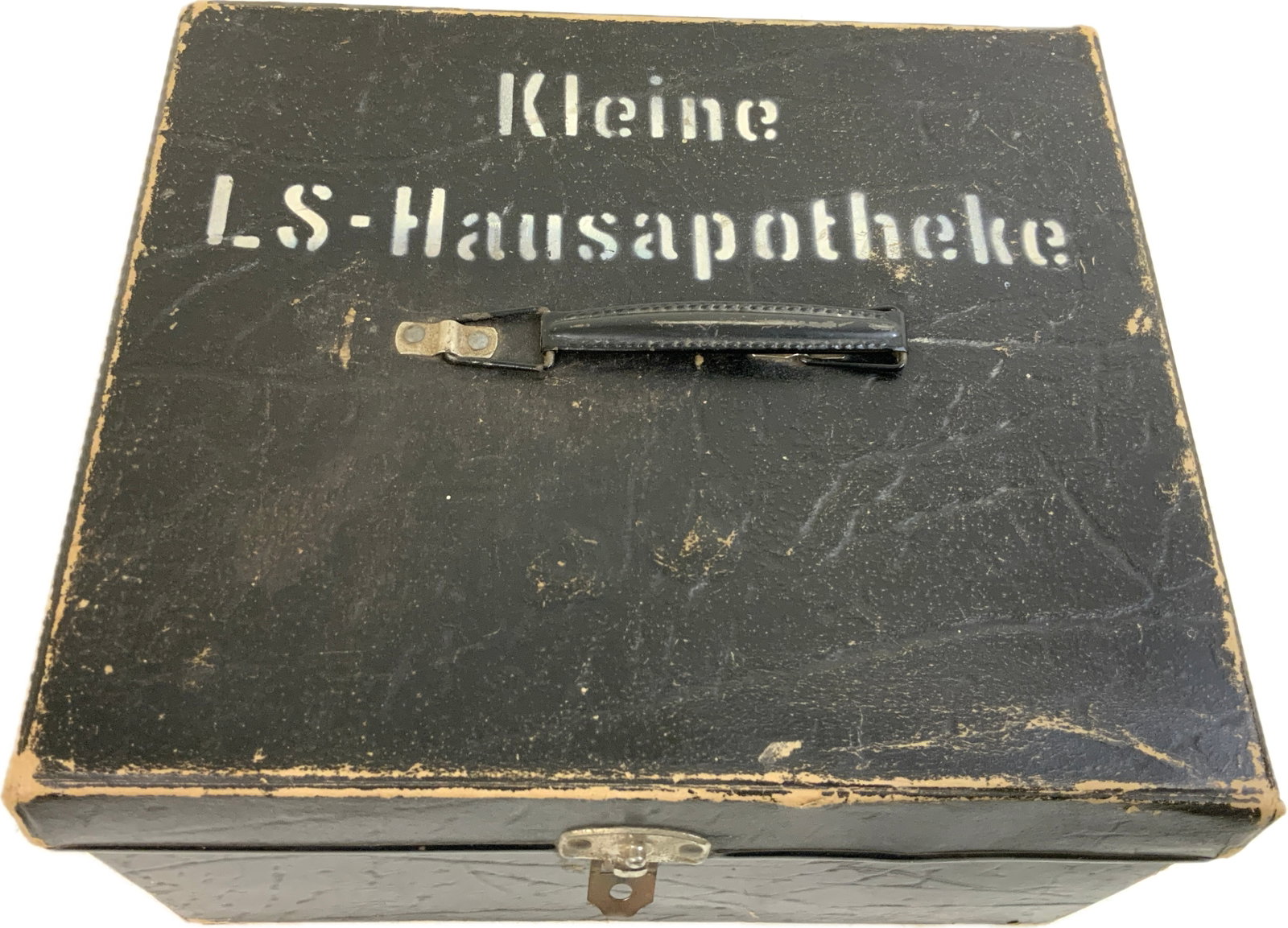 WWII GERMAN LUFTSCHTZ FIRST AID KLEINE HAUSEPOTHEKE WITH CONTENTS (1 of 8)