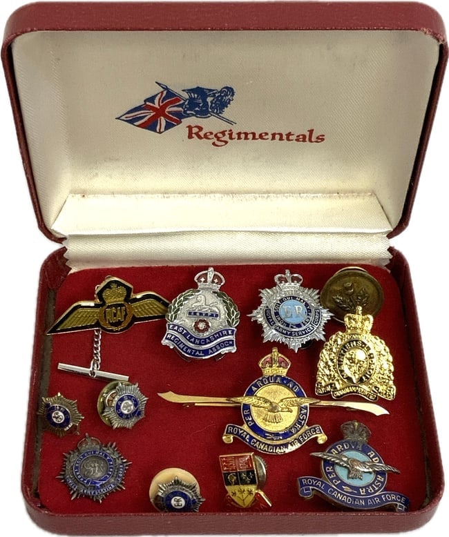 CANADA AND UNITED KINGDOM VINTAGE MILITARY REGIMENTAL BADGES IN THE BOX: CANADA AND UNITED KINGDOM VINTAGE MILITARY REGIMENTAL BADGES IN THE BOX.4 X 3 1/2 SIZE BOX.