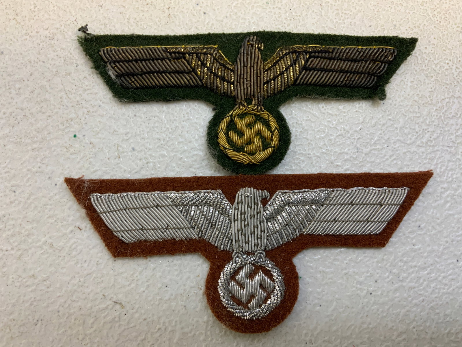 GERMANY THIRD REICH LOT OF WIRE EMBROIDERED EAGLES INSIGNIA: GERMANY THIRD REICH LOT OF WIRE EMBROIDERED EAGLES INSIGNIA.LOT OF 2. ARMY GENERAL AND POLITICAL.