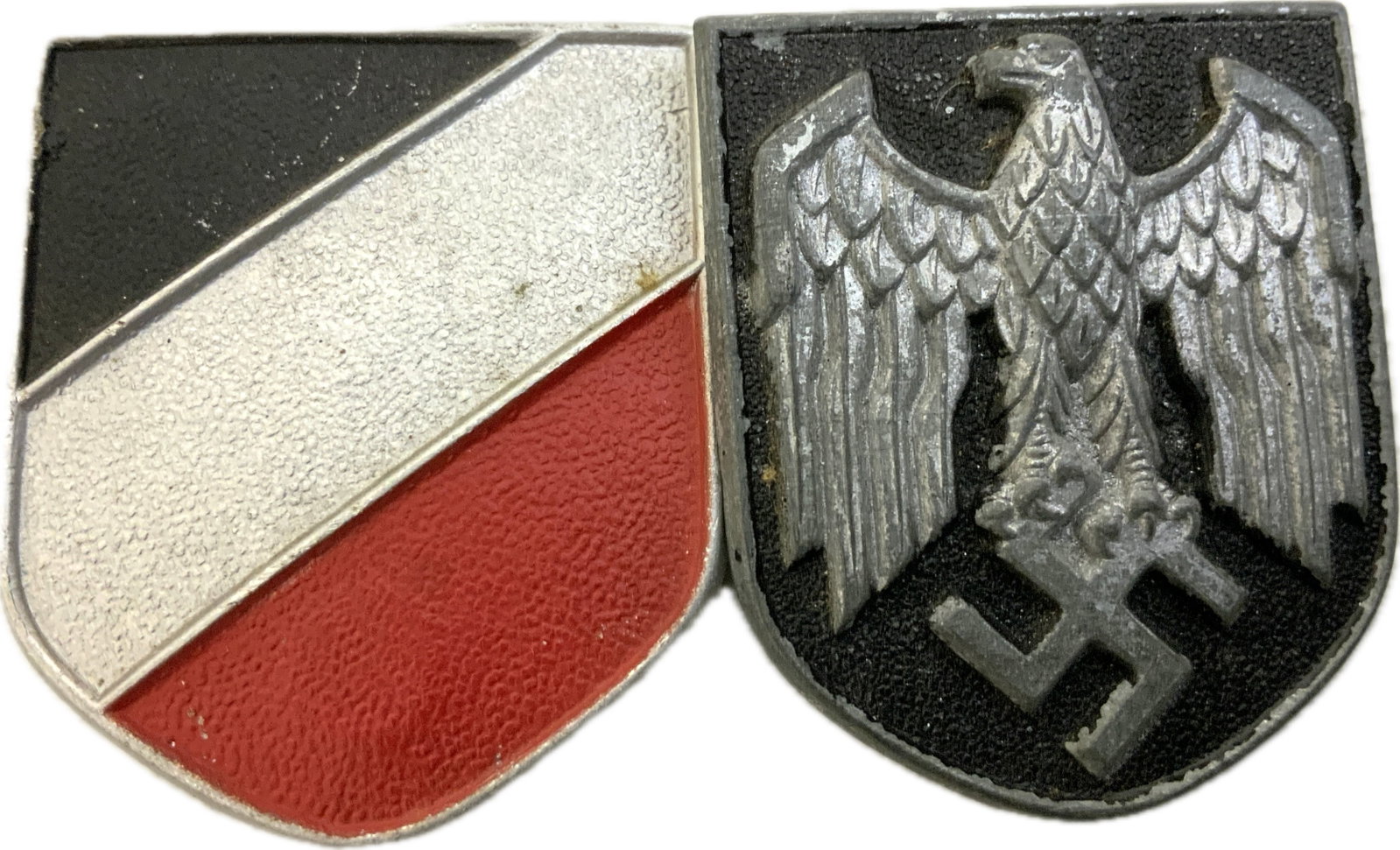 WWII GERMAN ARMY PITH HELMET SHIELDS INSIGNIA: WWII GERMAN ARMY PITH HELMET SHIELDS INSIGNIA.GREAT CONDITION.