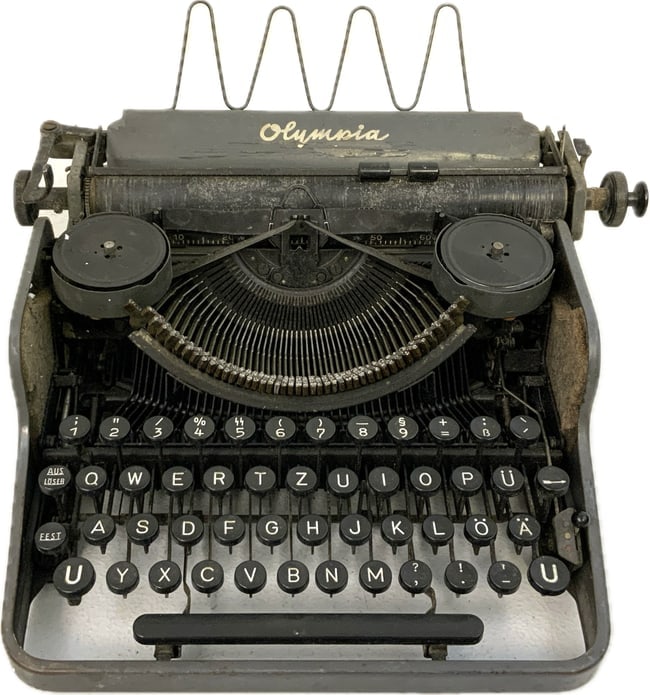 WWII GERMAN 1942 SS OLYMPIA ROBUST TYPEWRITER WITH SS RUNES KEY (1 of 8)