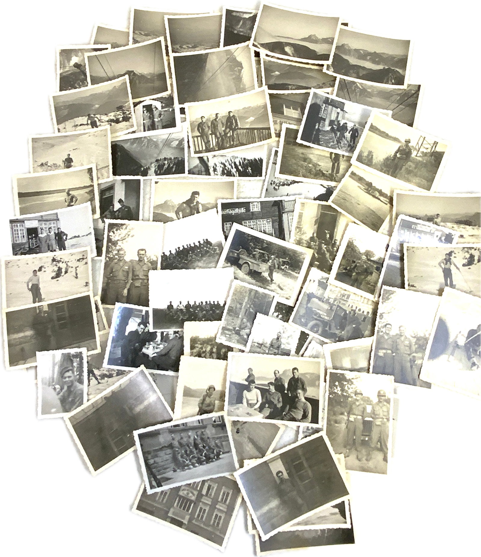 LARGE LOT OF WWII U.S. MILITARY VETERAN'S PHOTOGRAPHS: LARGE LOT OF WWII U.S. MILITARY VETERAN'S PHOTOGRAPHS.MANY INTERESTING PICTURES INCLUDING ALPS AND SOLDIERS IN EUROPEAN THEATER.