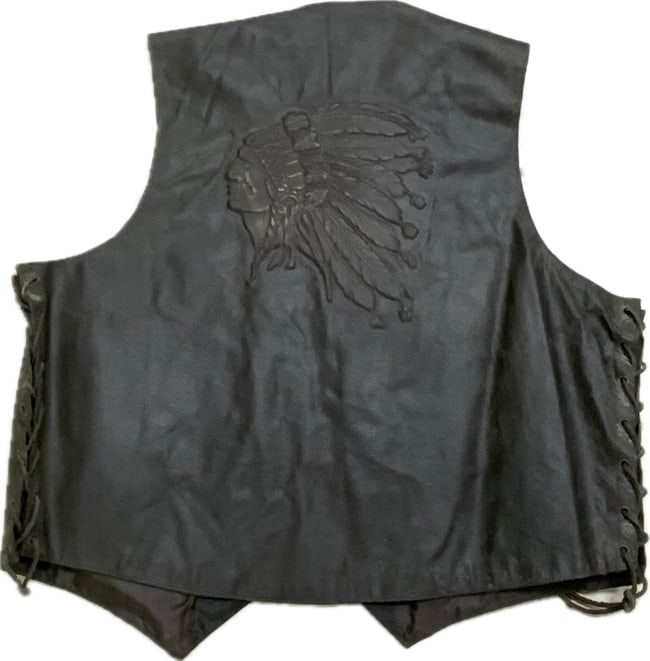 LARGE SIZE MOTORCYCLE DARK BROWN LEATHER VEST: MOTORCYCLE DARK BROWN LEATHER VEST. USED GOOD CONDITION. 5XL SIZE.