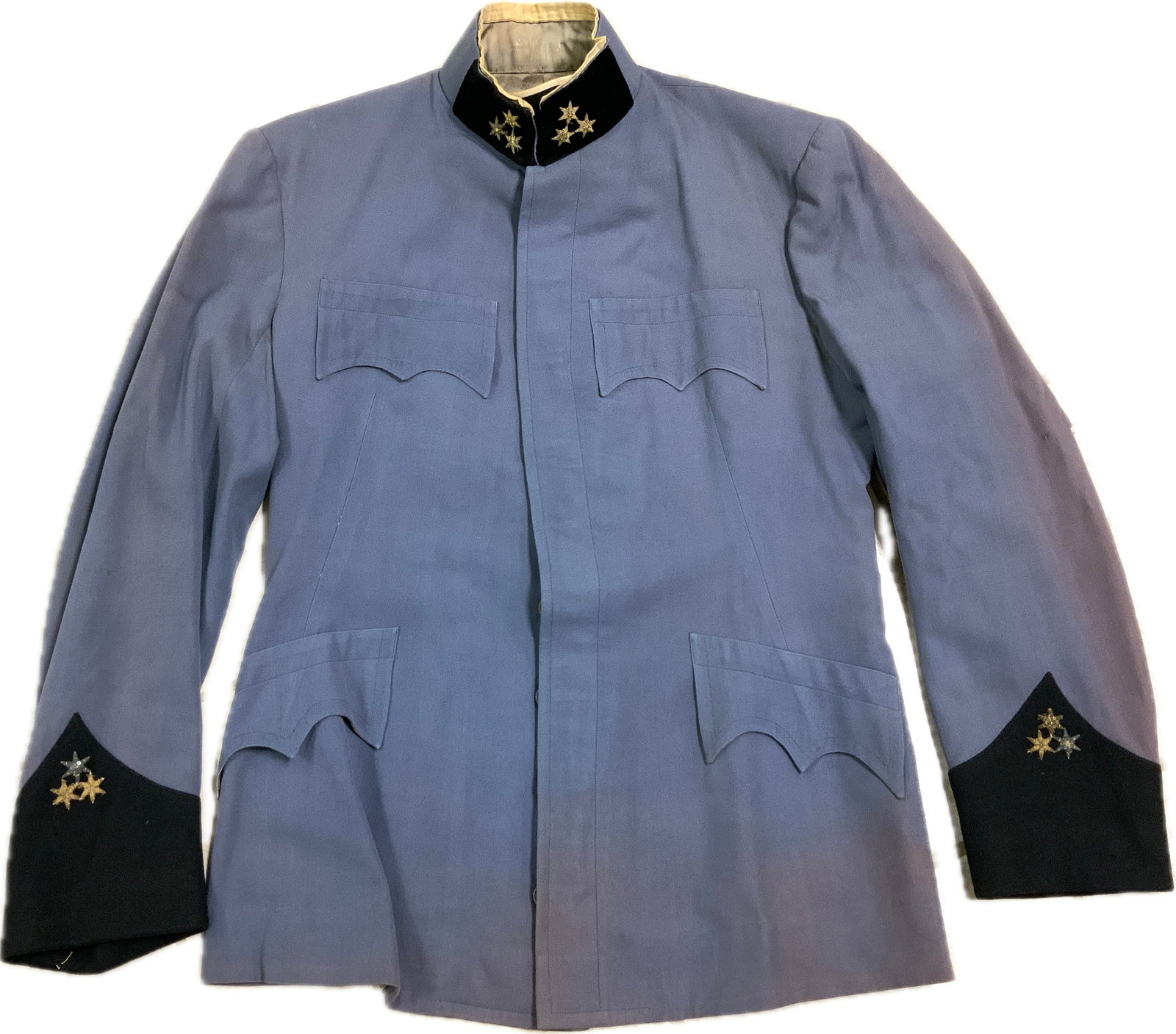 ANTIQUE AUSTRO-HUNGARIAN EMPIRE K.U.K. HAUPTMANN TUNIC: ANTIQUE AUSTRO-HUNGARIAN EMPIRE K.U.K. HAUPTMANN TUNIC. VERY NICE AND CLEAN FOR ITS AGE. CIRCA EARLY 20th CENTURY.3 EMBROIDERED STARS FOR HAUPTMANN RANK TO A COLLAR AND CUFFS.NICE SILK LINING.RARE LAR