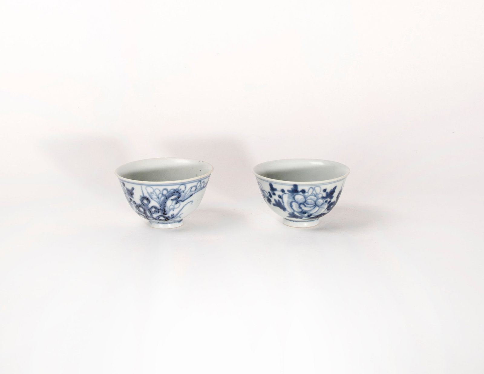 Two Chinese Blue and White Cups: D:7.3 crack