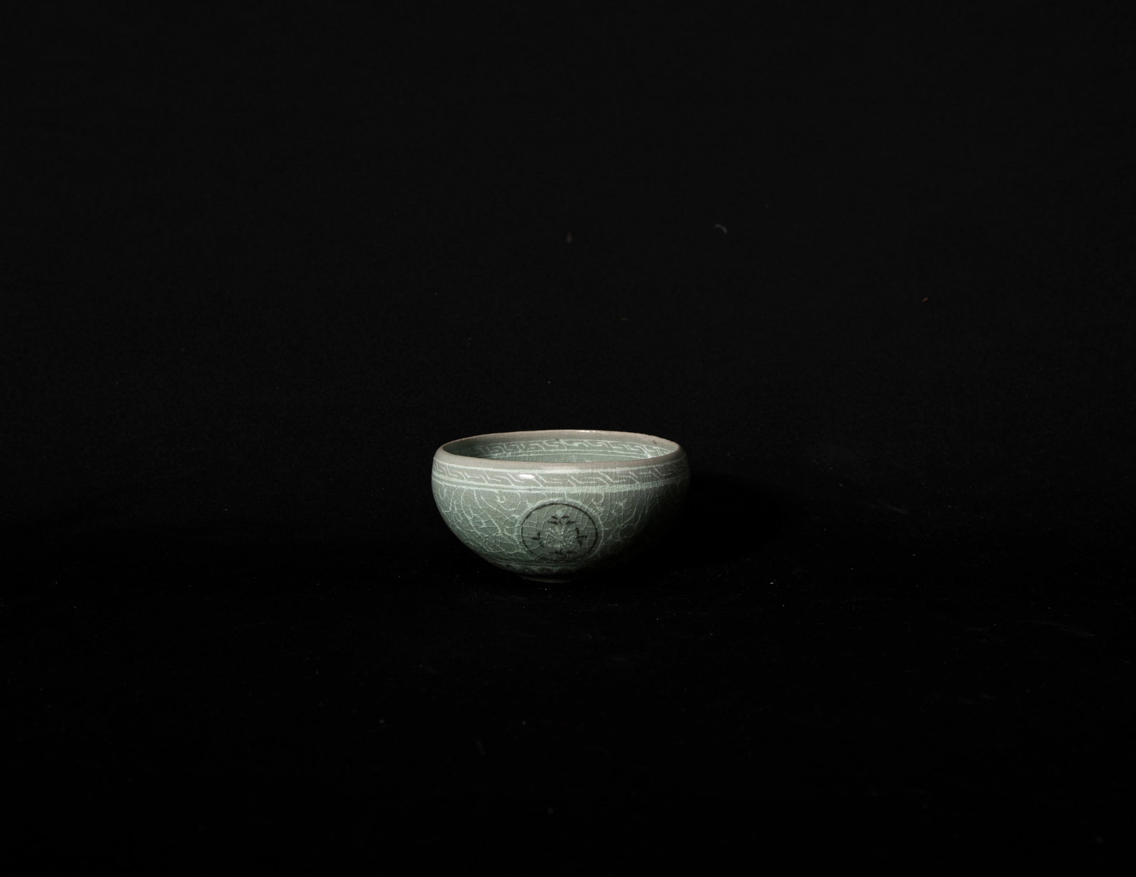 A Korean Celadon Glazed Crane Bowl: D:10