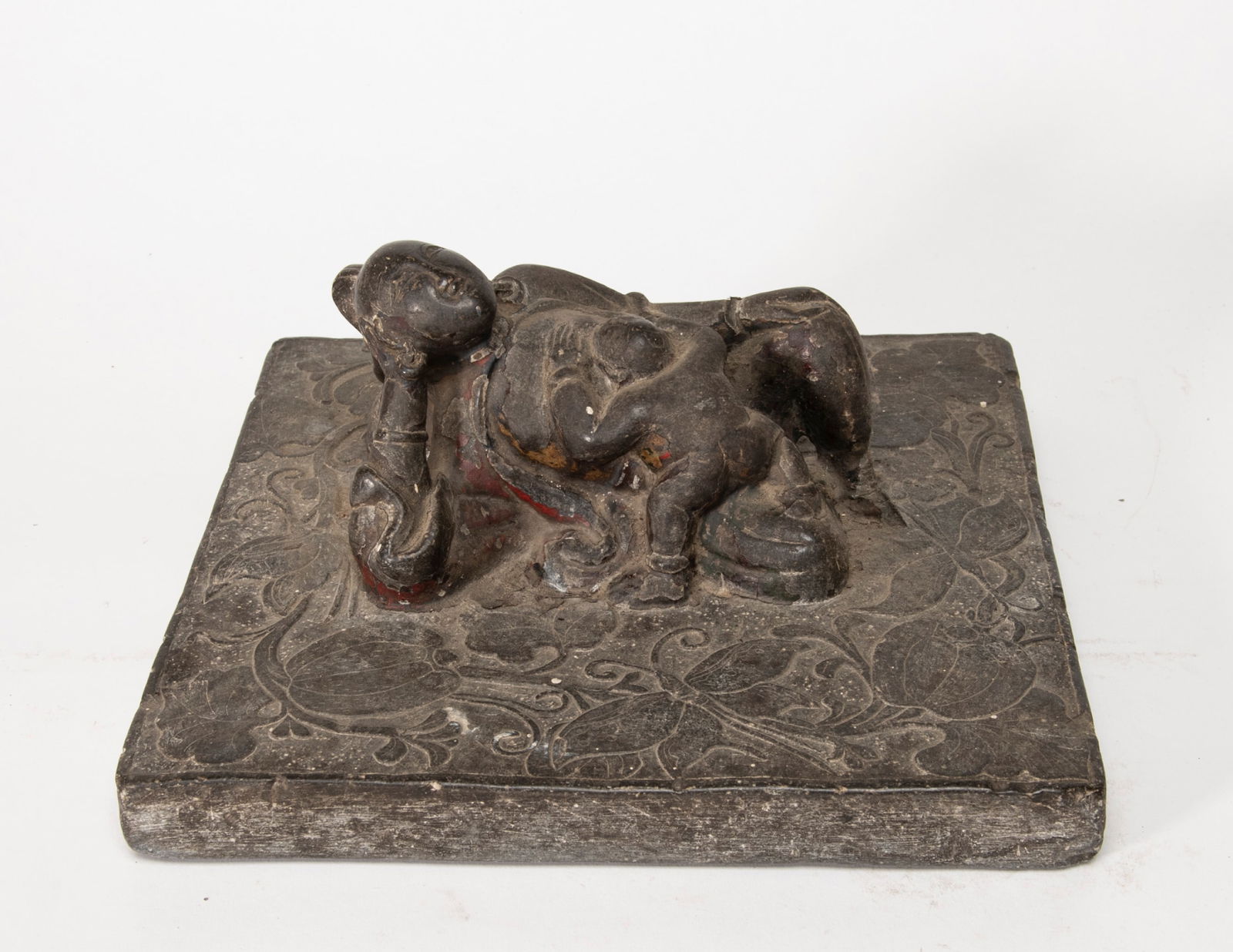 A Chinese Mat Weight: 23.7*23.5