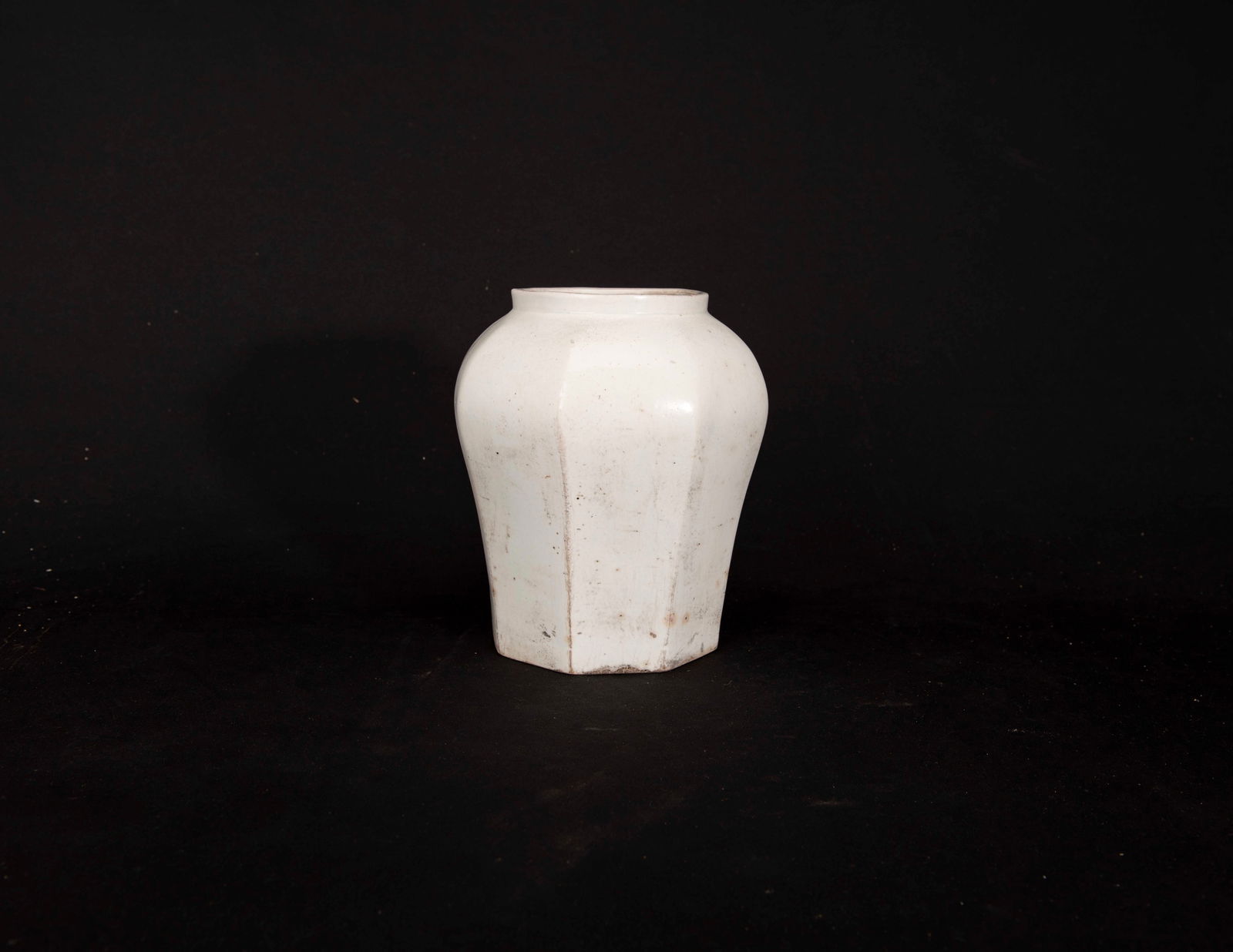 A Korean White Glazed Vase (1 of 5)