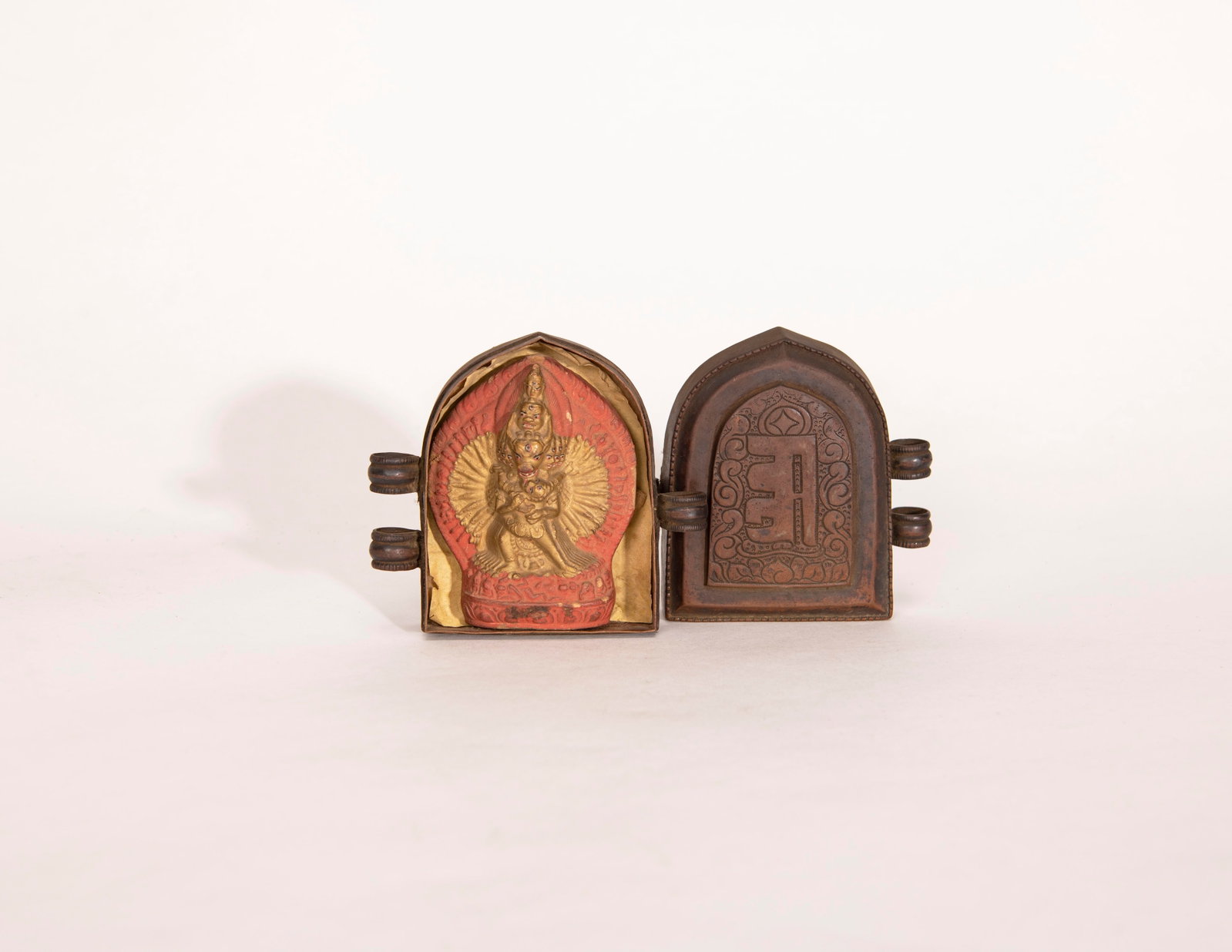 A Chinese Yamantaka Gahu: H:9.8cm W:10.8cm