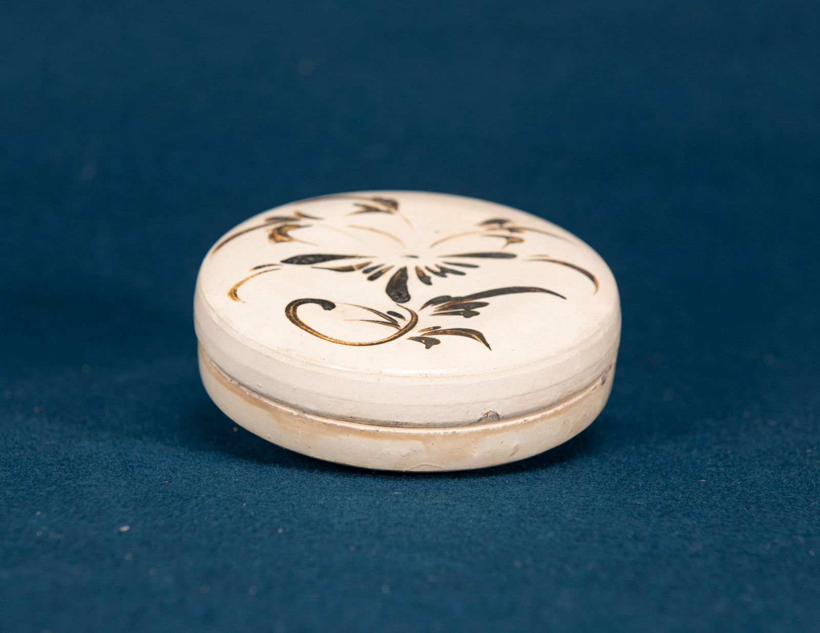 A Chinese Cizhou Ware Floral Incense Box (1 of 5)