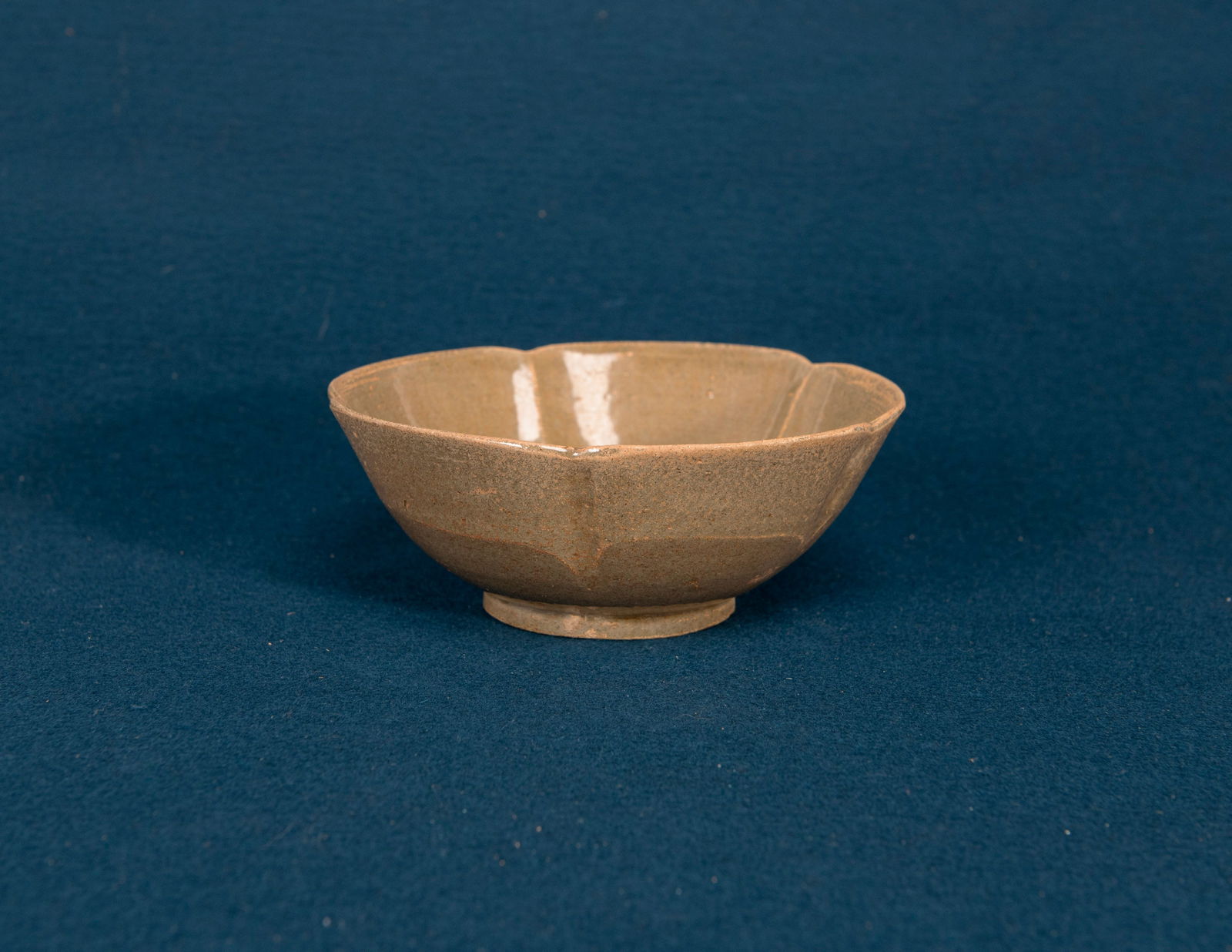 A Chinese Yue Ware Bowl: D:15.9cm