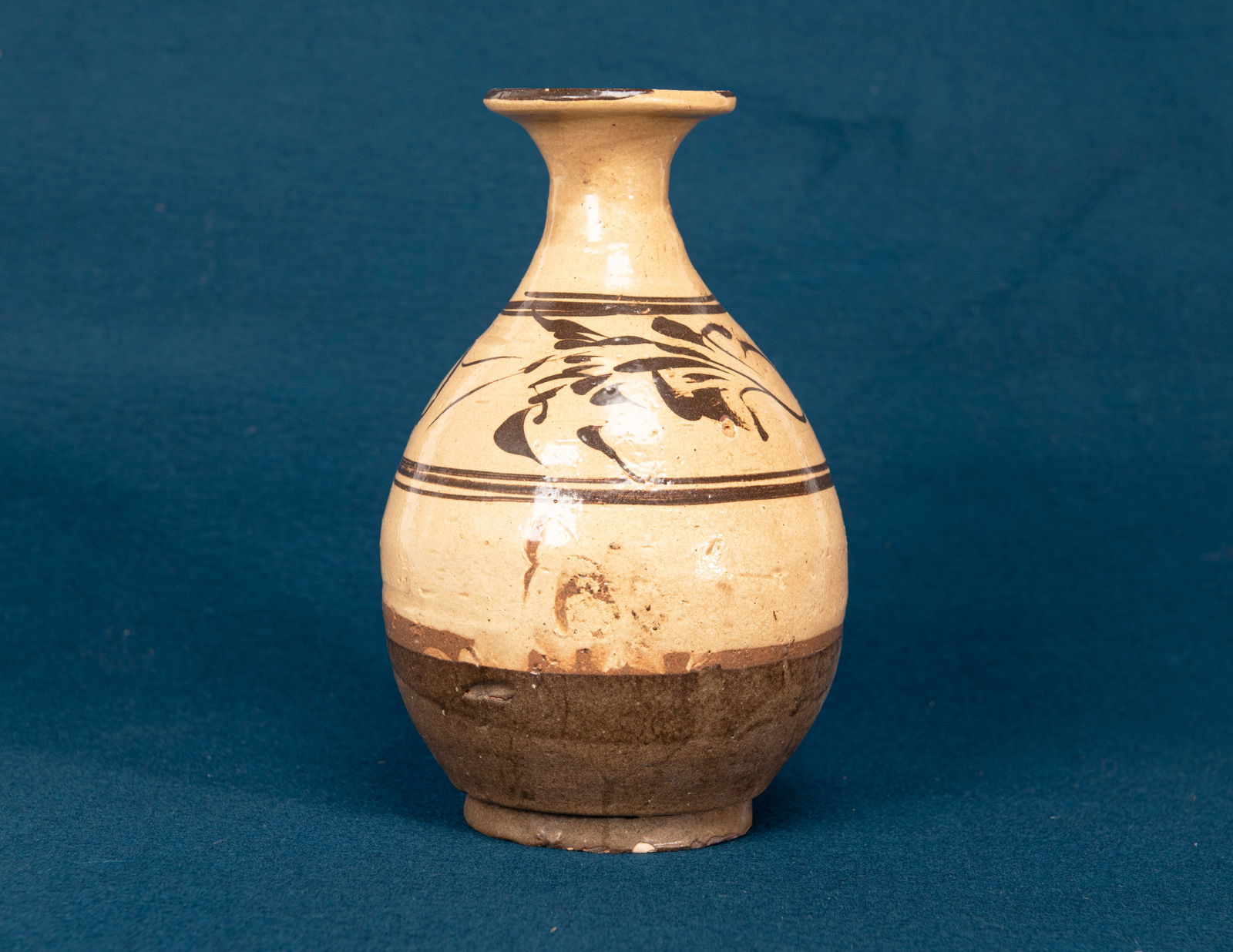 A Chinese Cizhou Ware Vase (1 of 4)