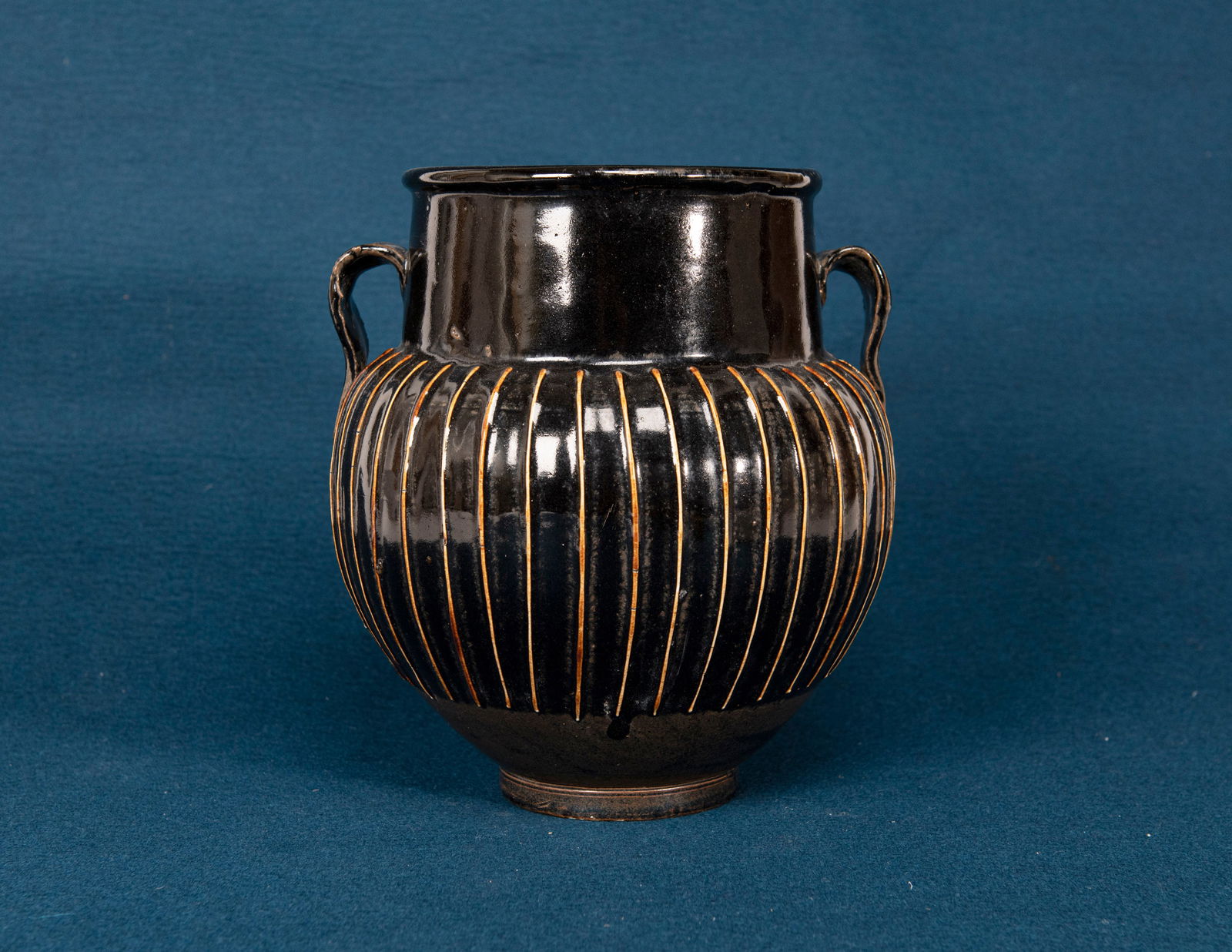 A Chinese Cizhou Ware Jar (1 of 5)