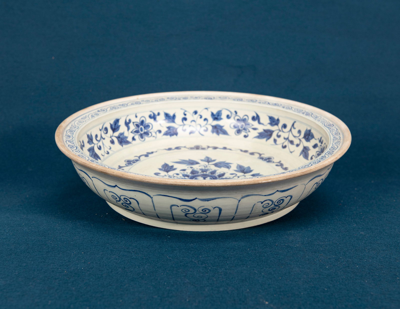 A Vietnamese Blue and White Floral Dish (1 of 4)