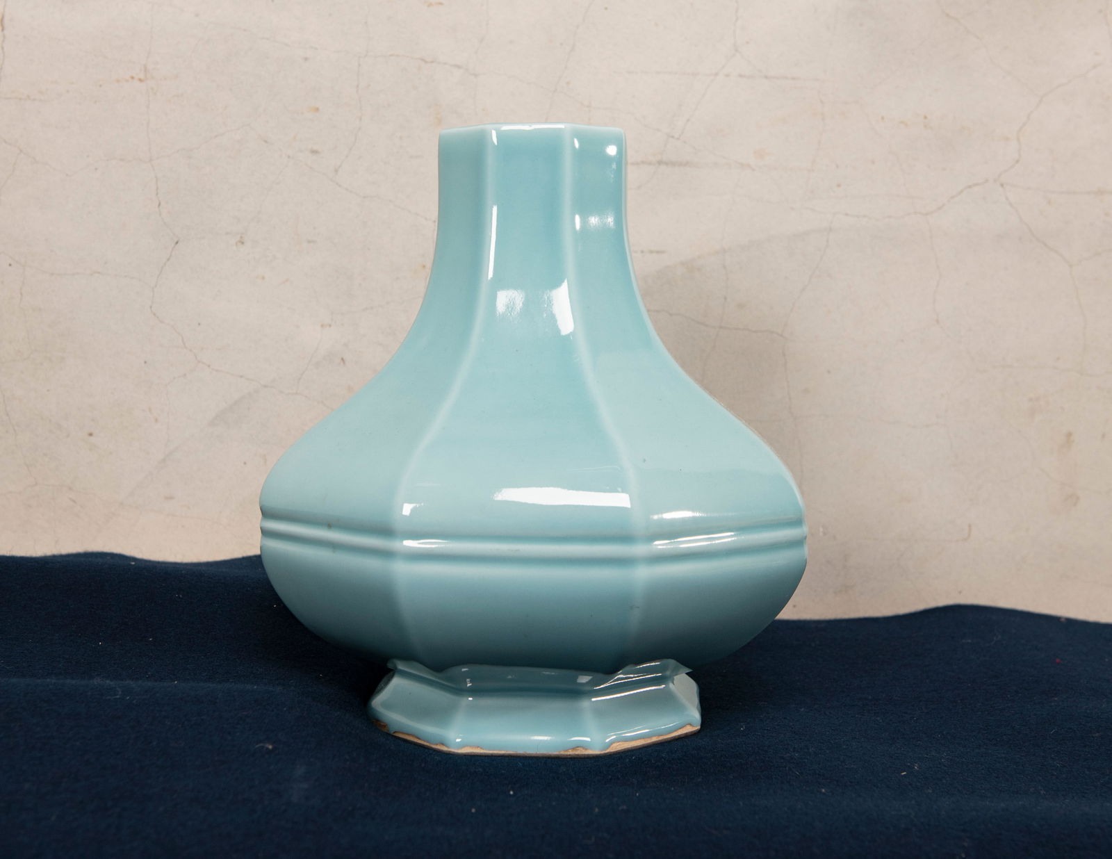 Hsiaofang Pottery, A Celadon Glazed Vase (1 of 4)