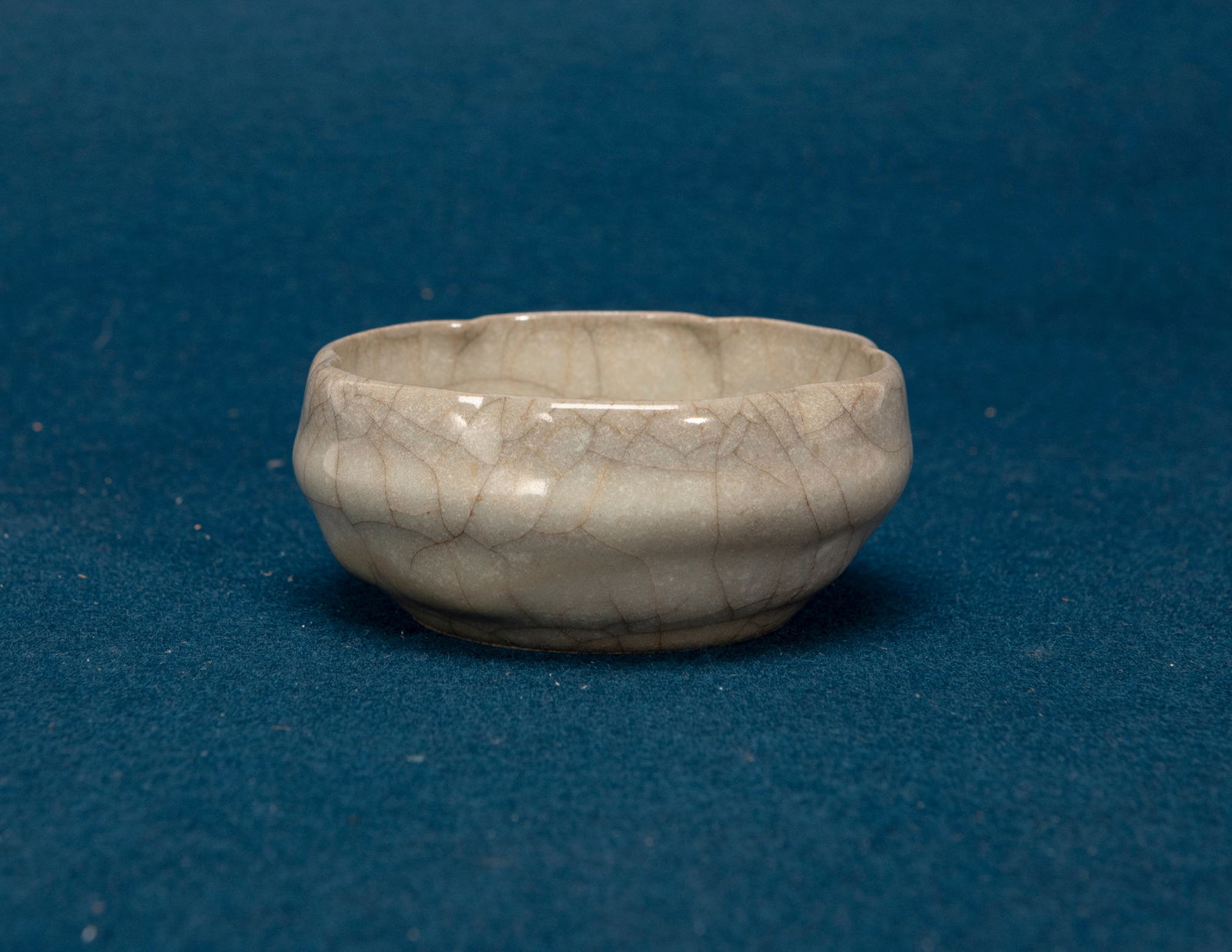 A Chinese Guan Type Brush Washer: D:9.5