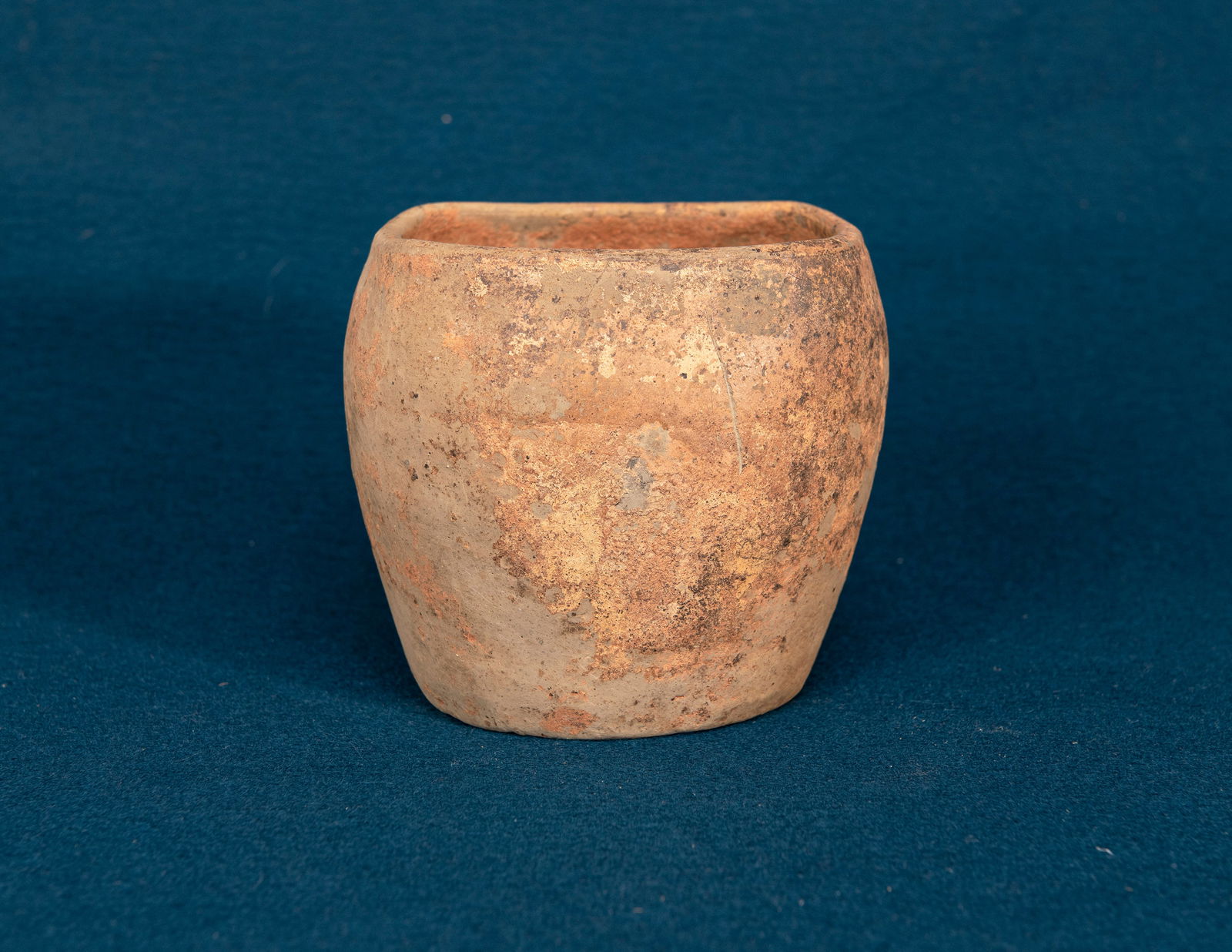 A Chinese Pottery Jar: H:11.6cm