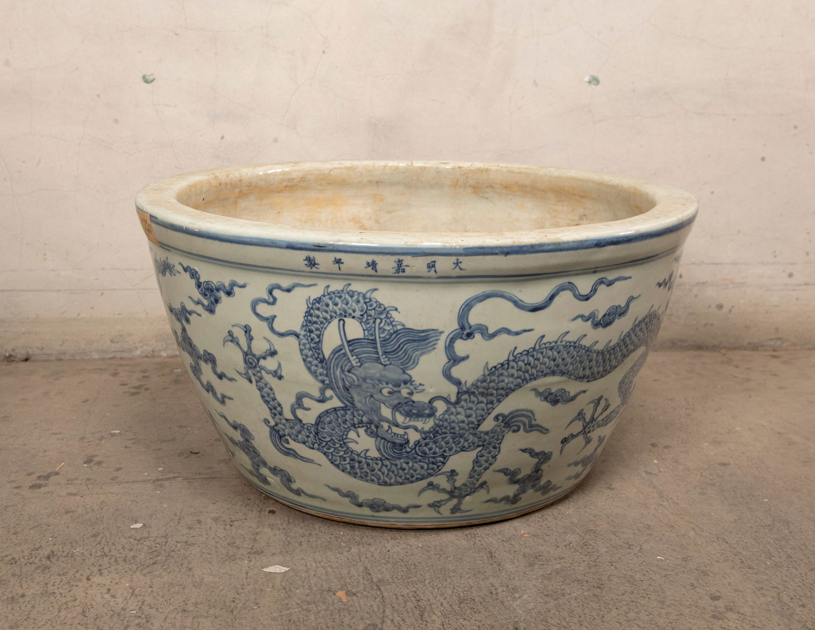 A Chinese Blue and White Dragon Flower Pot: H:32.1cm