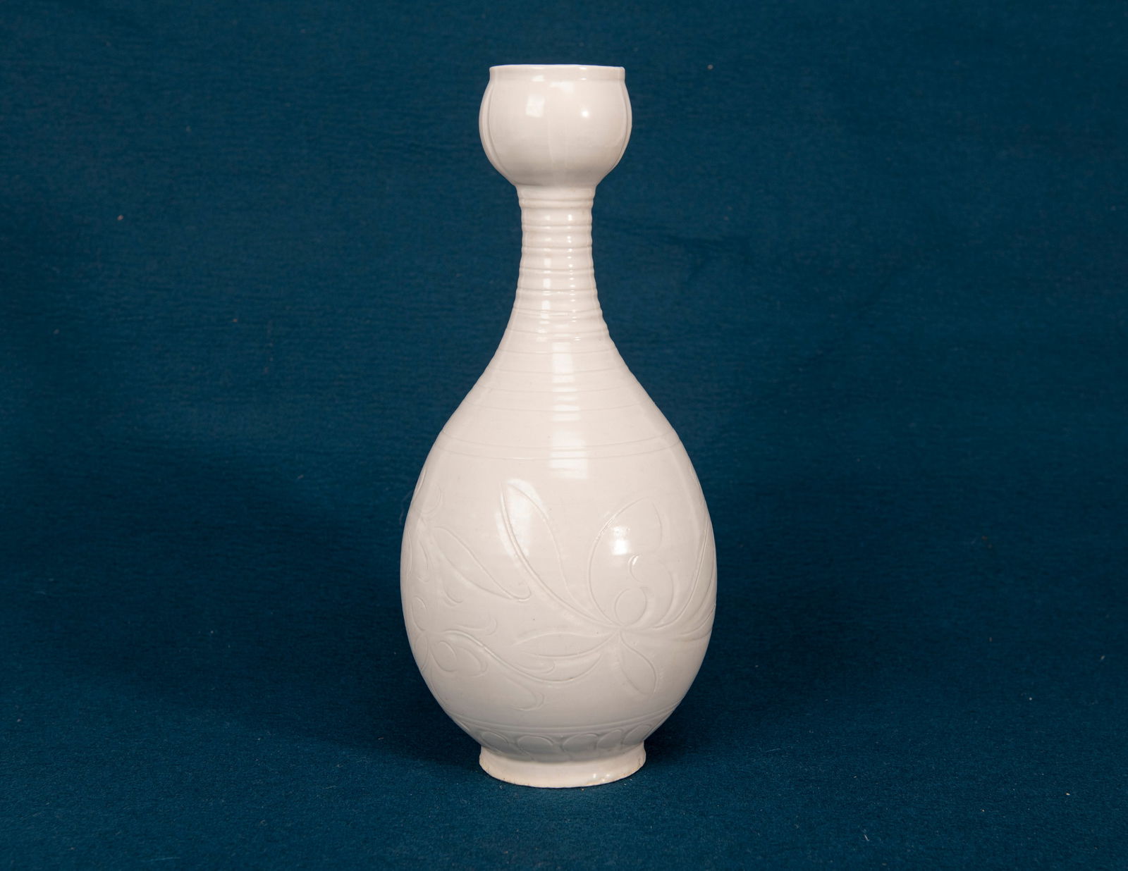A Chinese Ding Ware Vase: H:29.3cm
