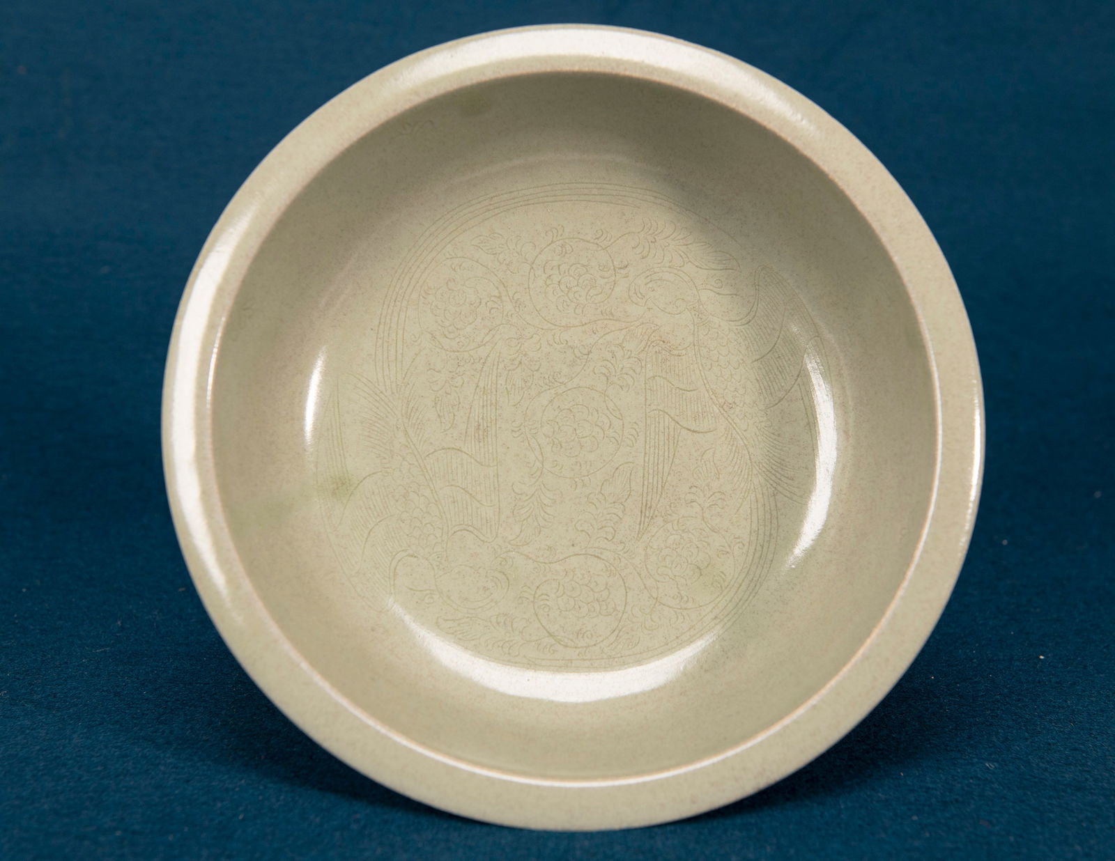 A Chinese Yue Ware Phoenix Dish: D:21.3cm