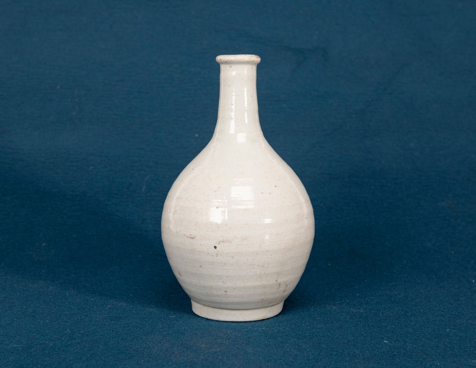 A Korean White Glazed Vase (1 of 5)