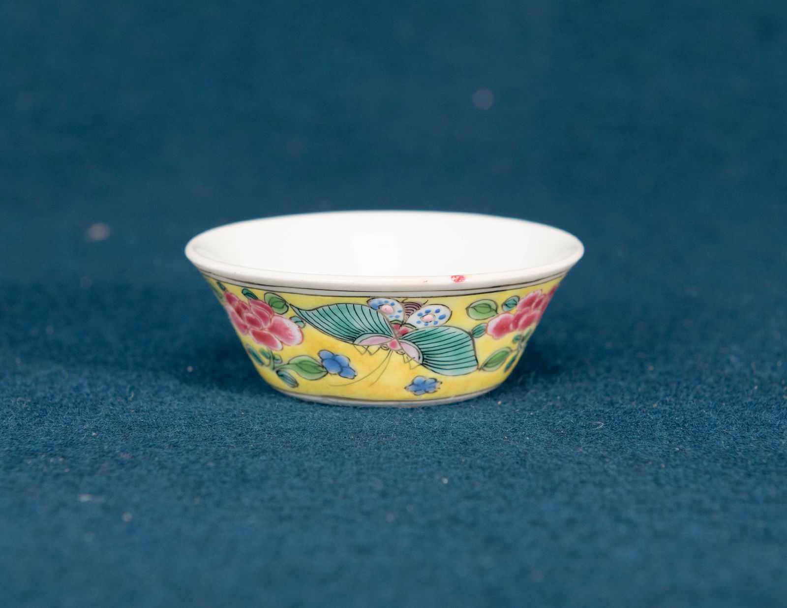 A Chinese Famille Rose Glazed Cup (1 of 4)