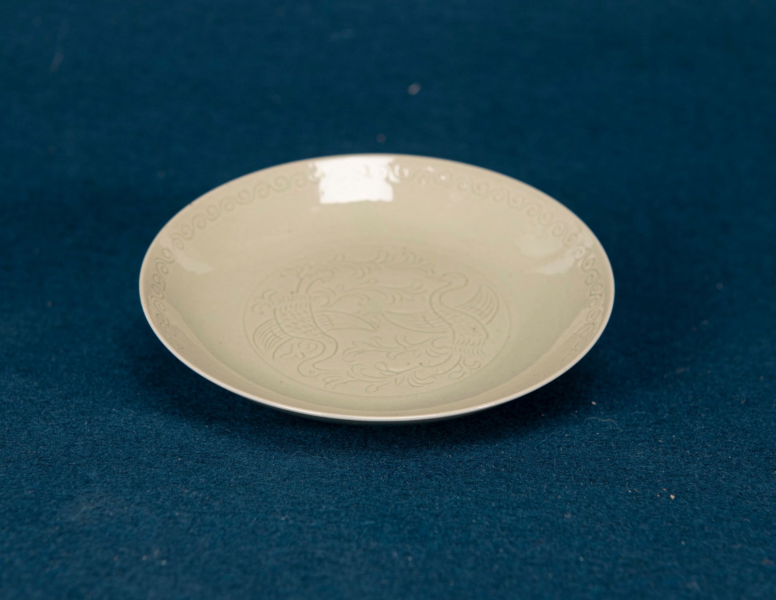 A Chinese Yue Ware Dish: D:12.9cm