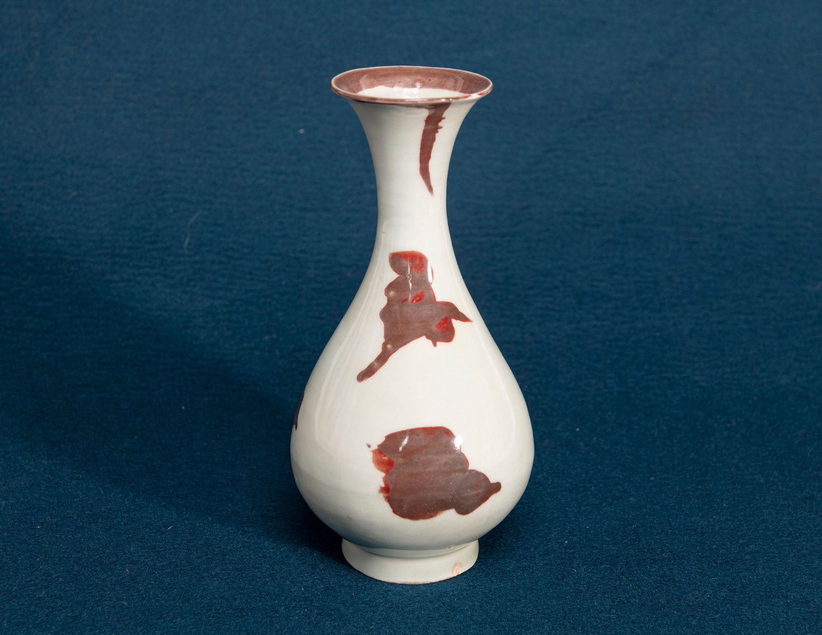 A Chinese Copper-Red Glazed Vase: H:20cm