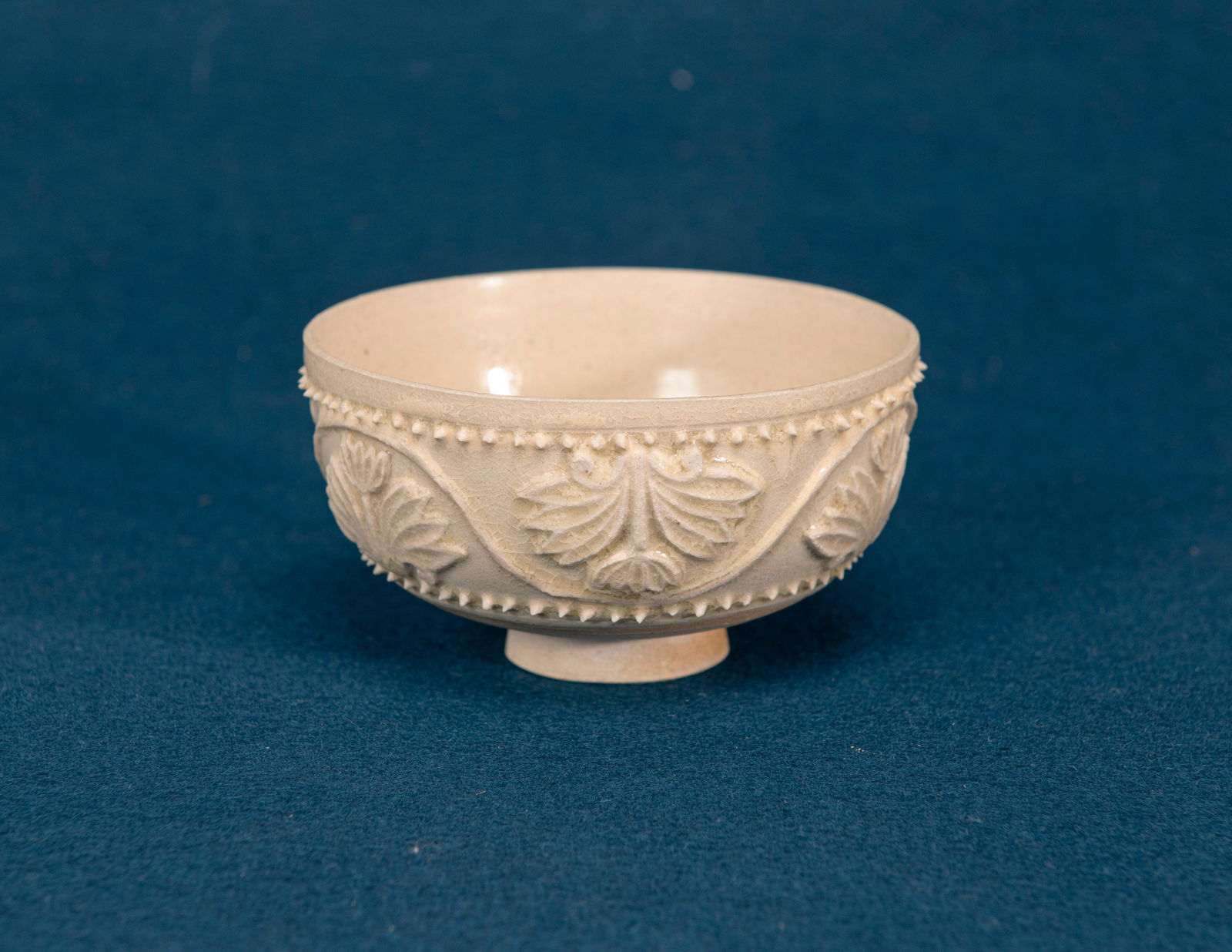 A Chinese Xiangzhou Ware Floral Bowl (1 of 4)