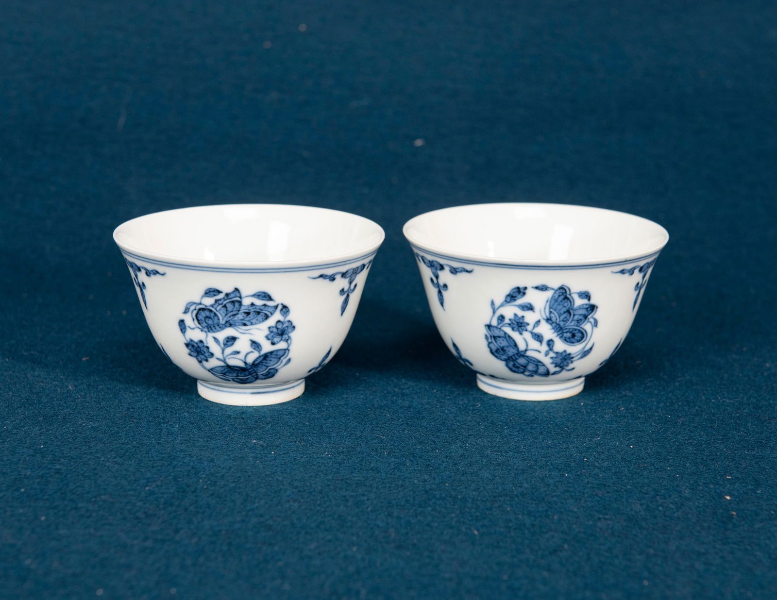 Two Chinese Blue and White Floral Cups (1 of 4)