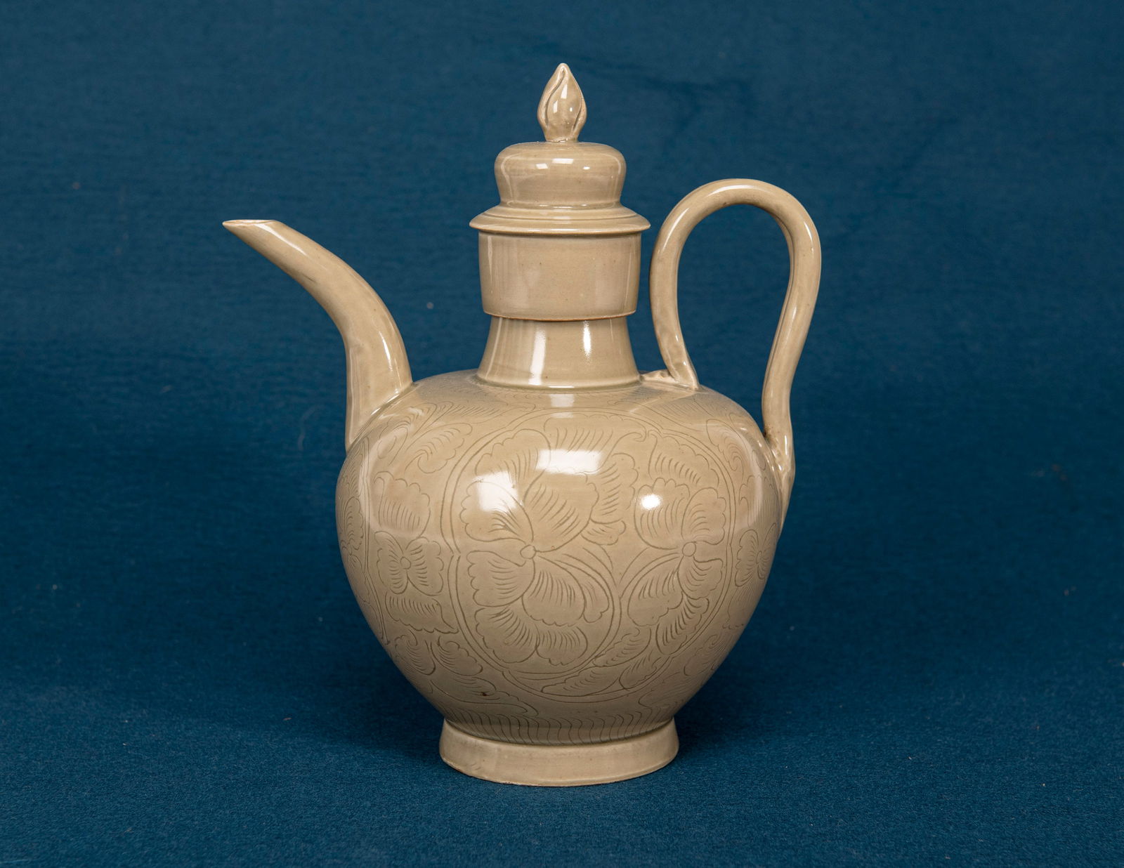 A Chinese Yue Ware Ewer (1 of 7)