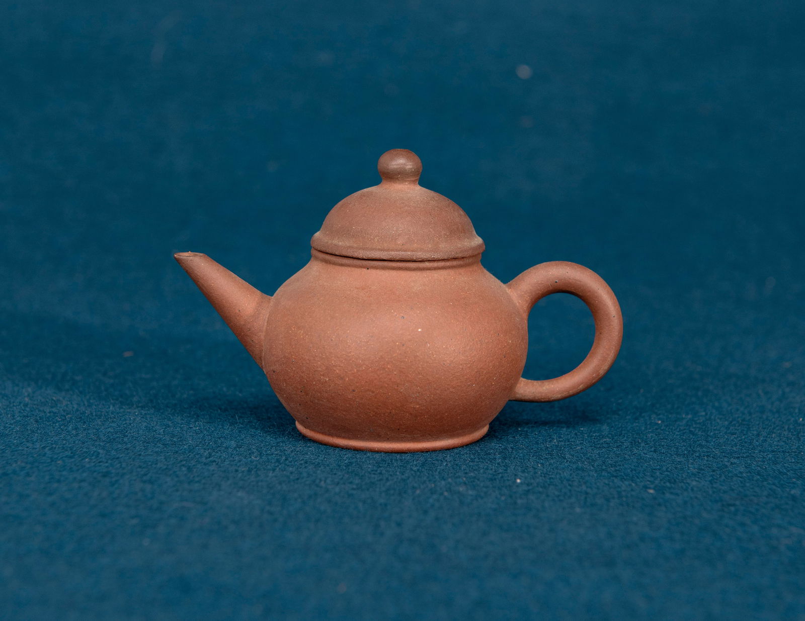 A Chinese Yixing Zisha Teapot (1 of 7)
