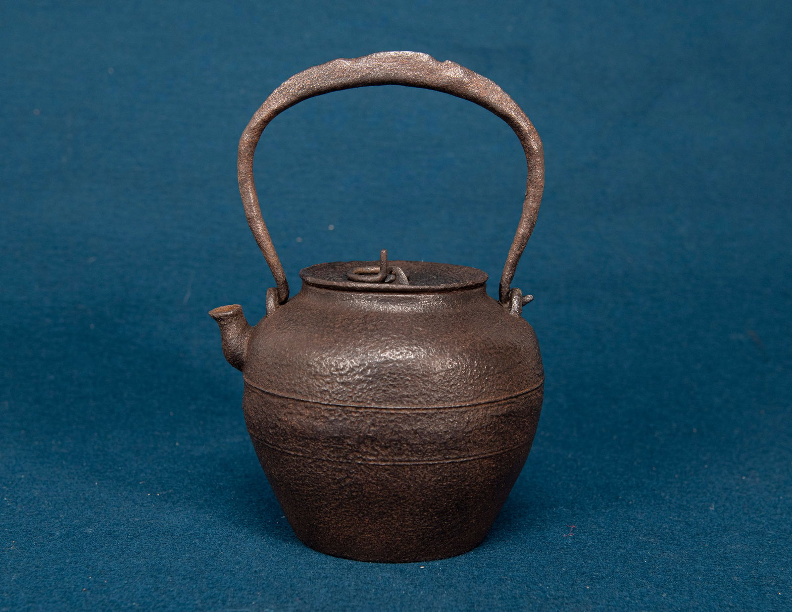 A Japanese Iron Kettle: H:18.8cm