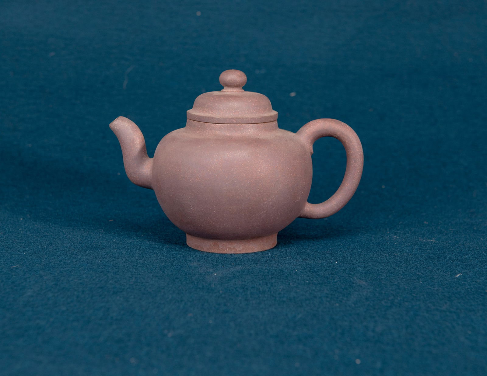 A Chinese Yixing Zisha Teapot (1 of 6)