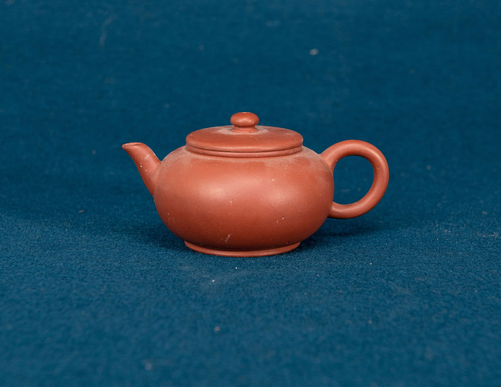 A Chinese Yixing Zisha Teapot (1 of 7)