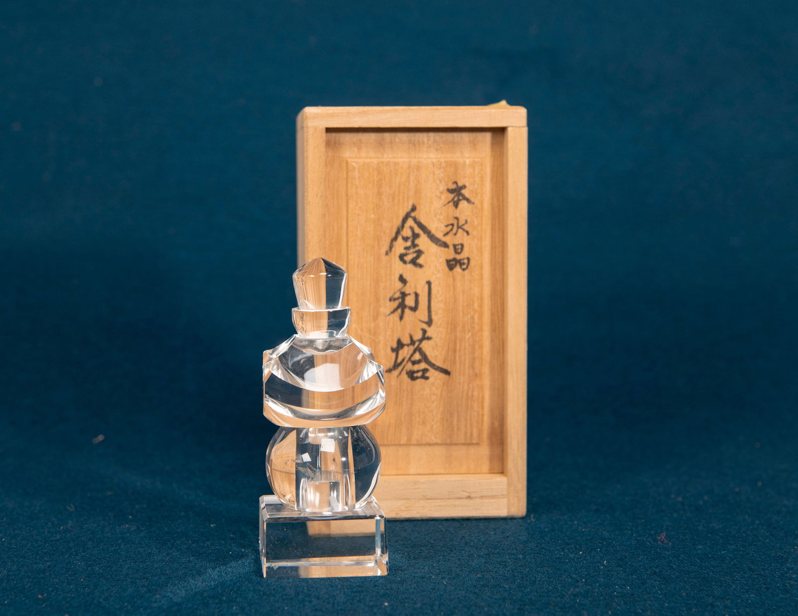 A Crystal Stupa: H:9.5cm