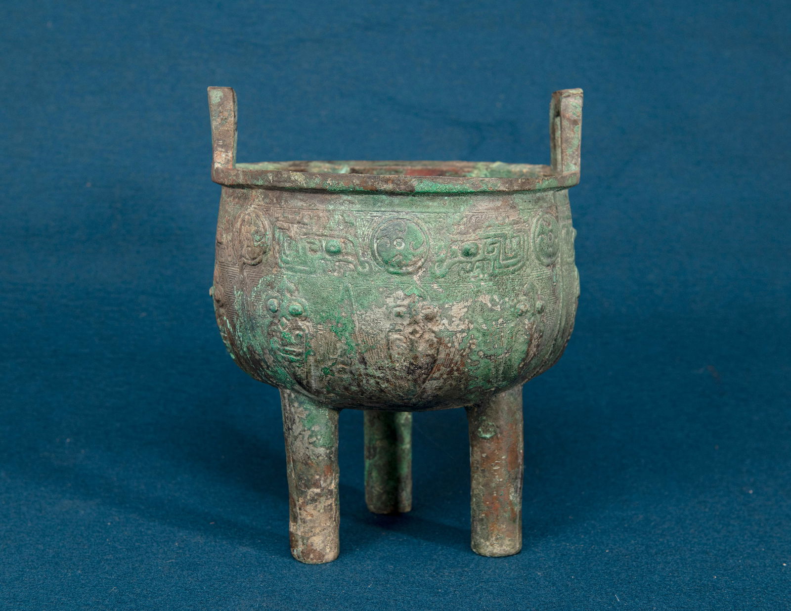 A Chinese Bronze Ritual Vessel (1 of 5)