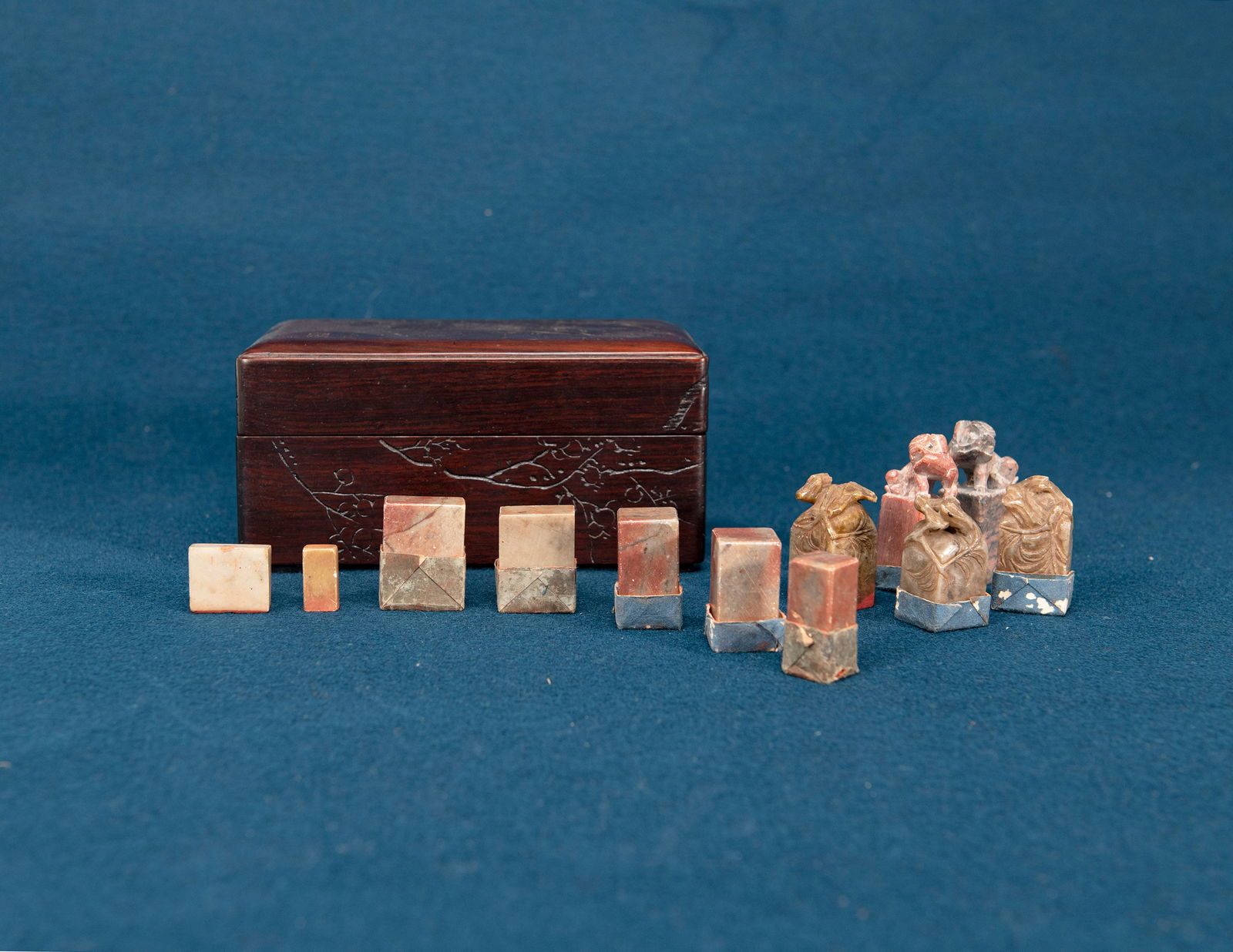 A Chinese Hongmu Wooden Box and Seals: H:7.6cm box -H:5.2cm